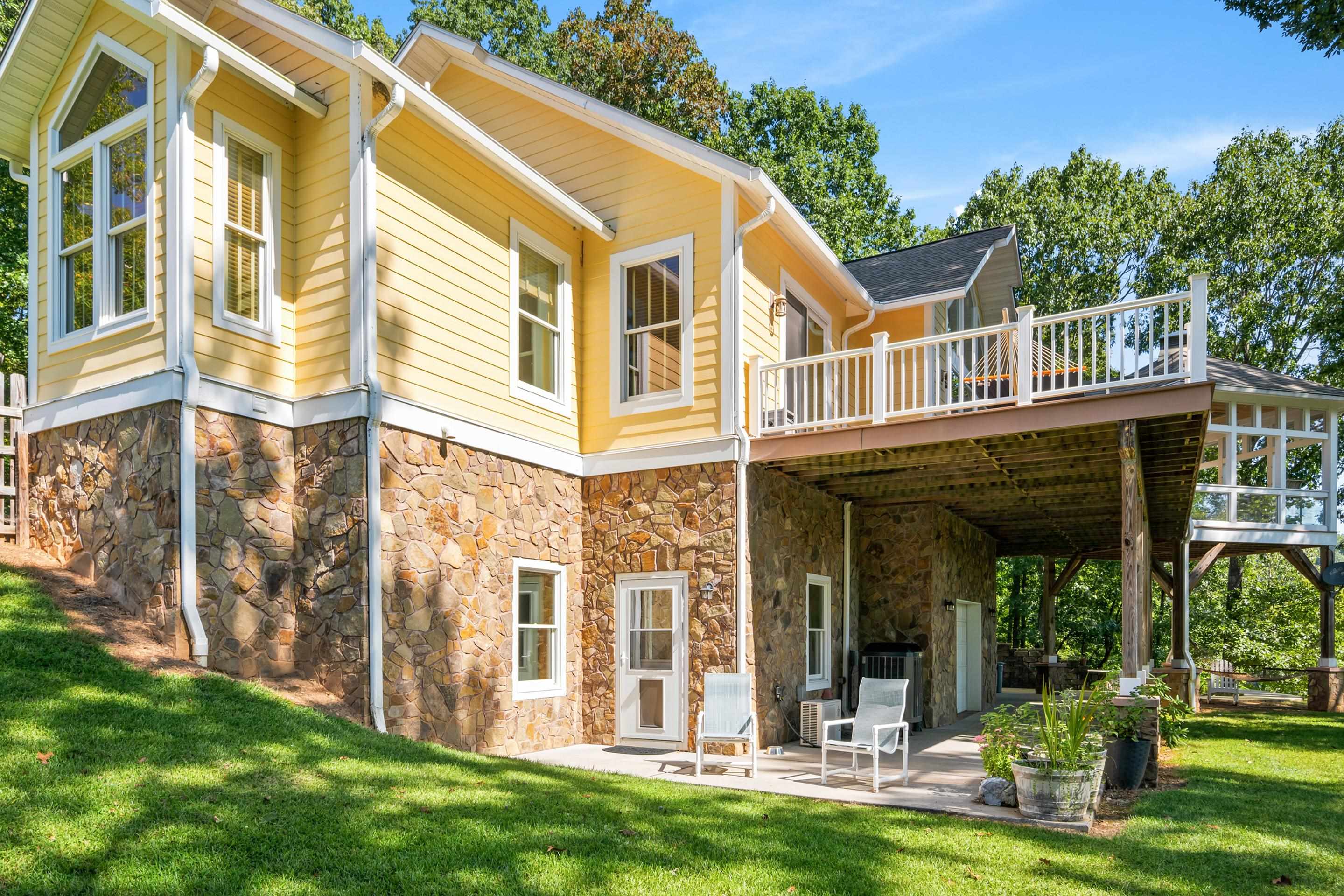 138 RIDGELAND Drive