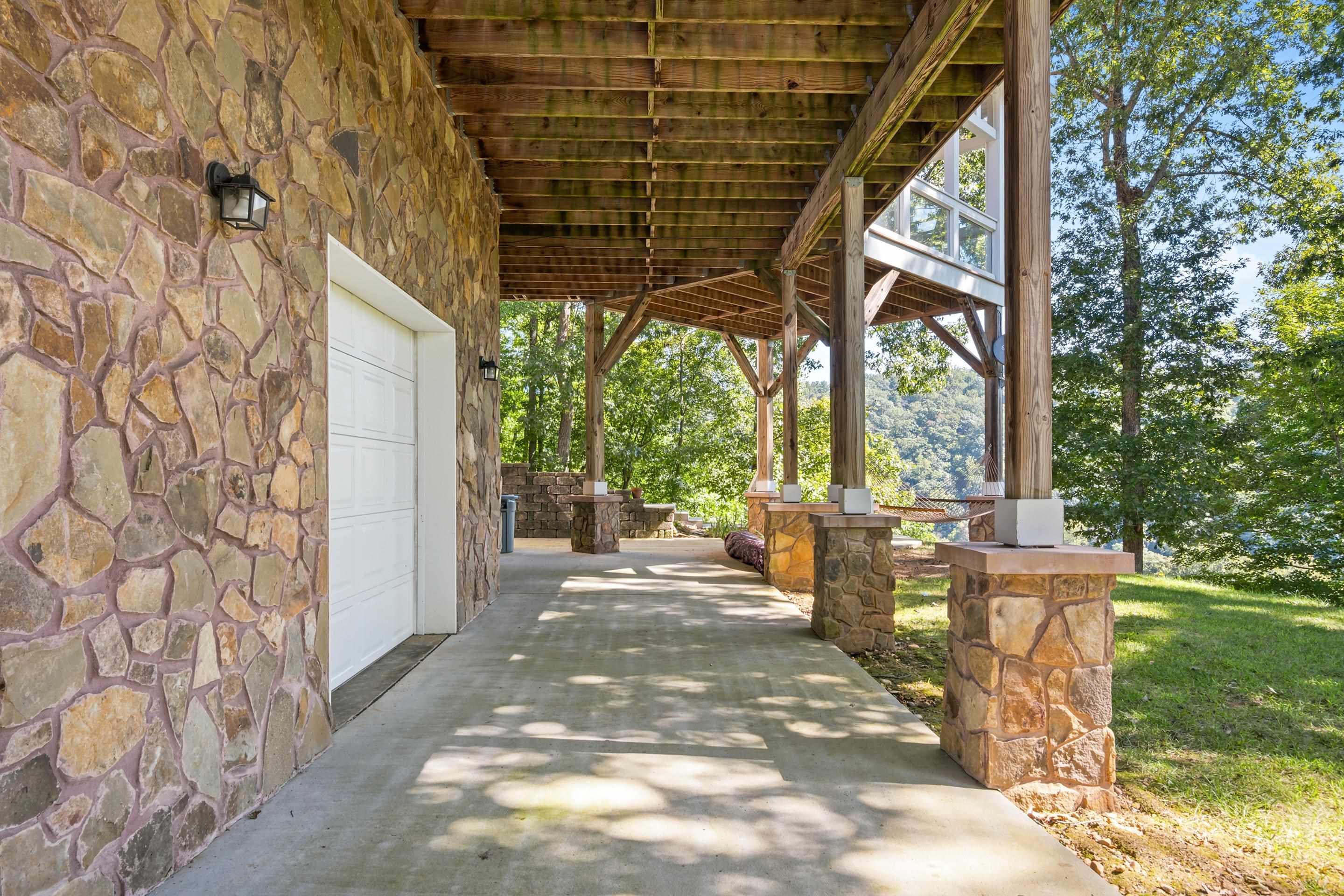 138 RIDGELAND Drive