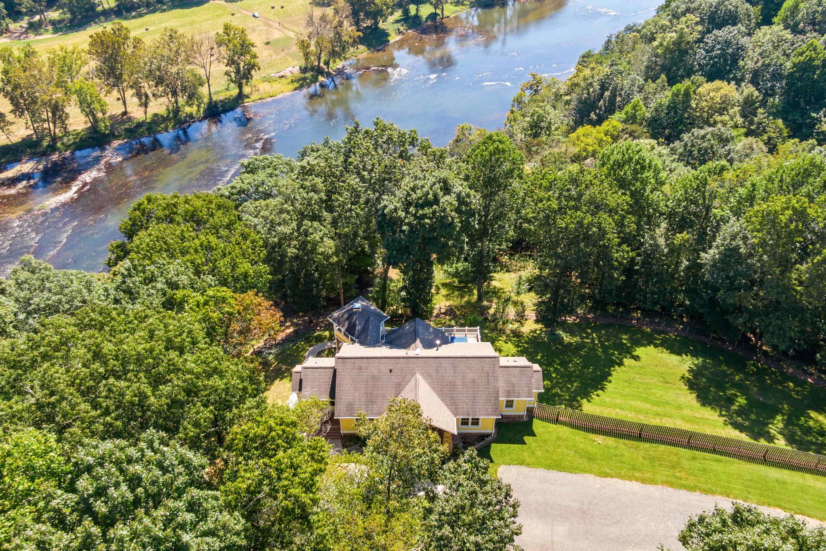 138 RIDGELAND Drive