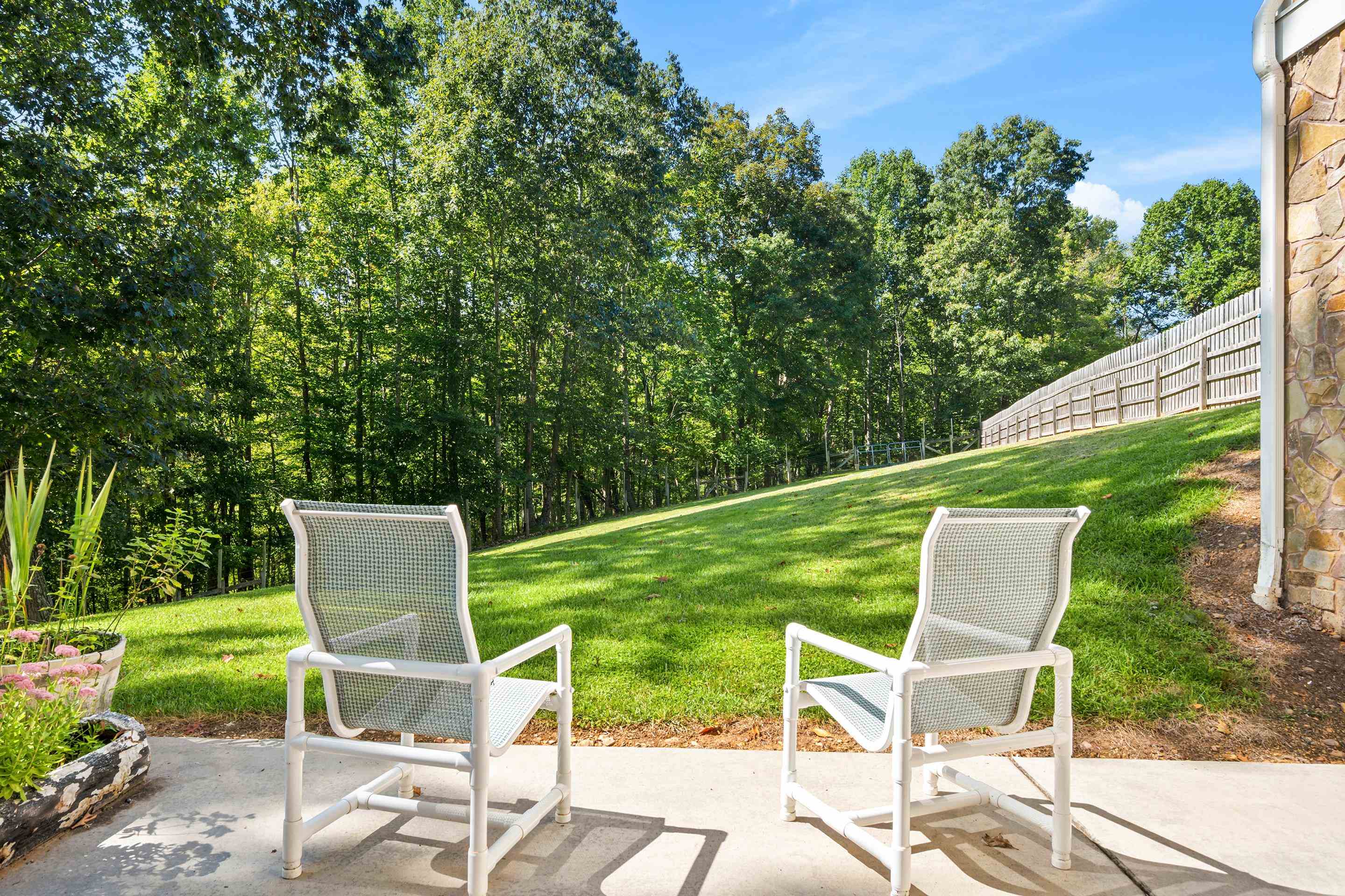 138 RIDGELAND Drive