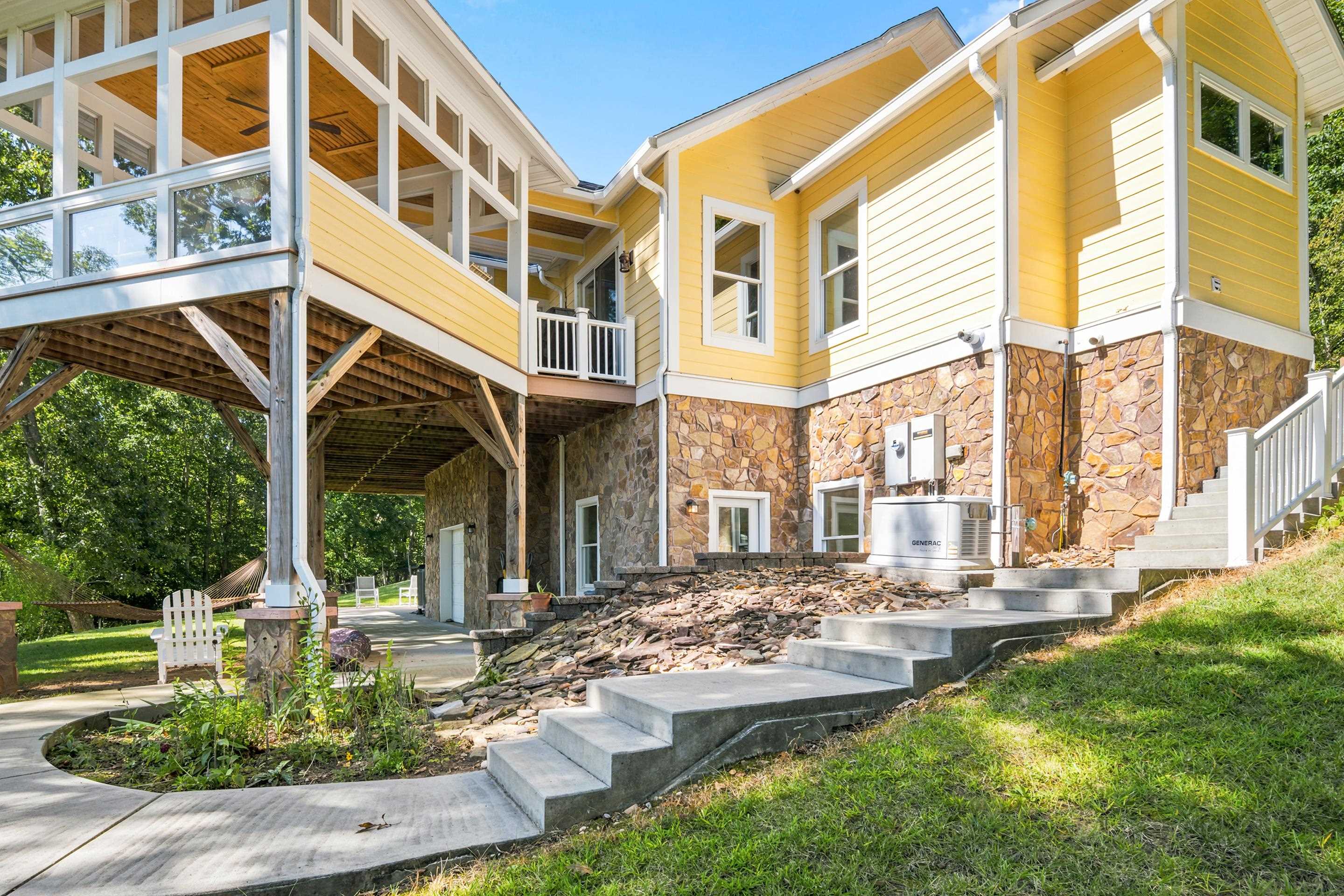 138 RIDGELAND Drive
