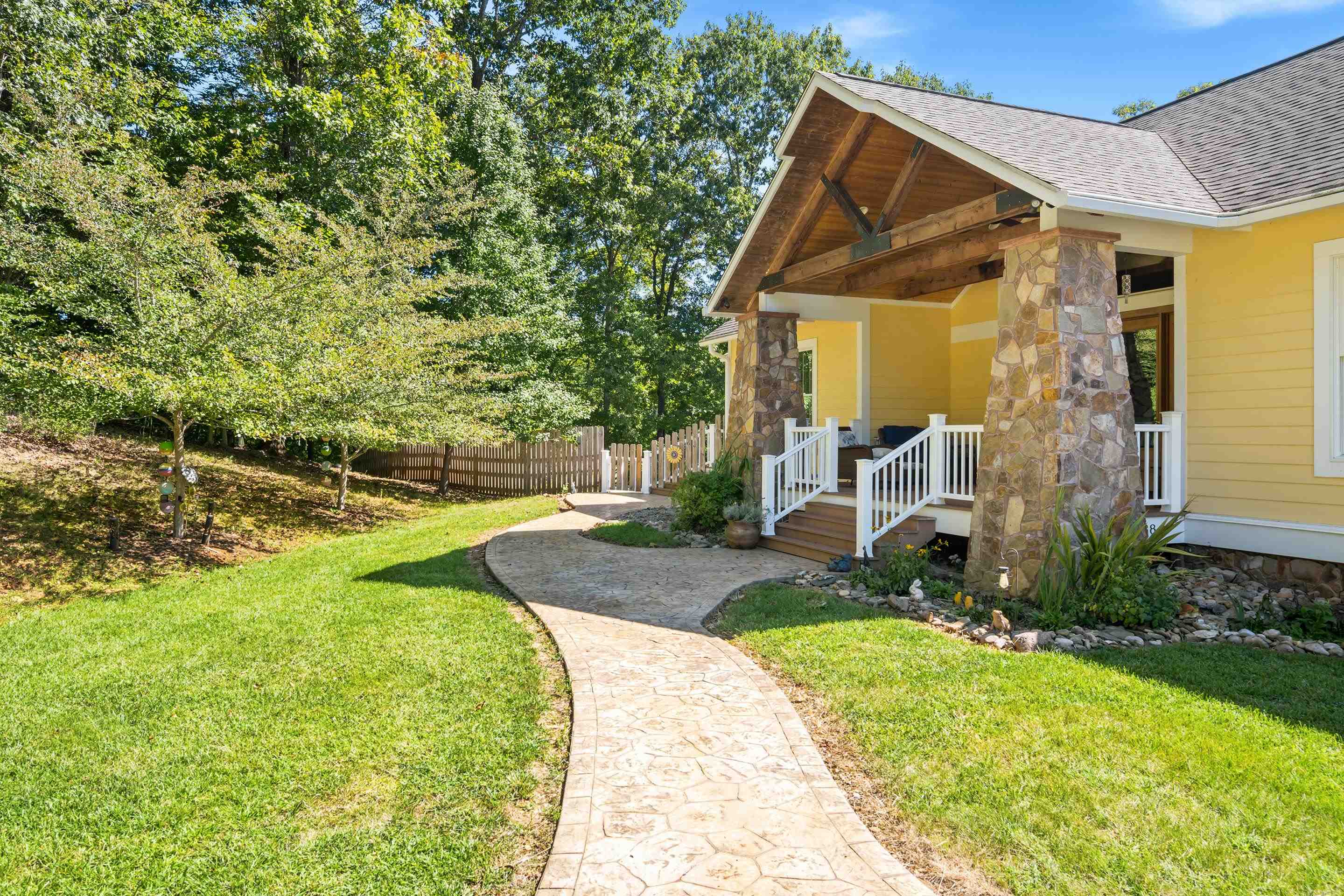 138 RIDGELAND Drive