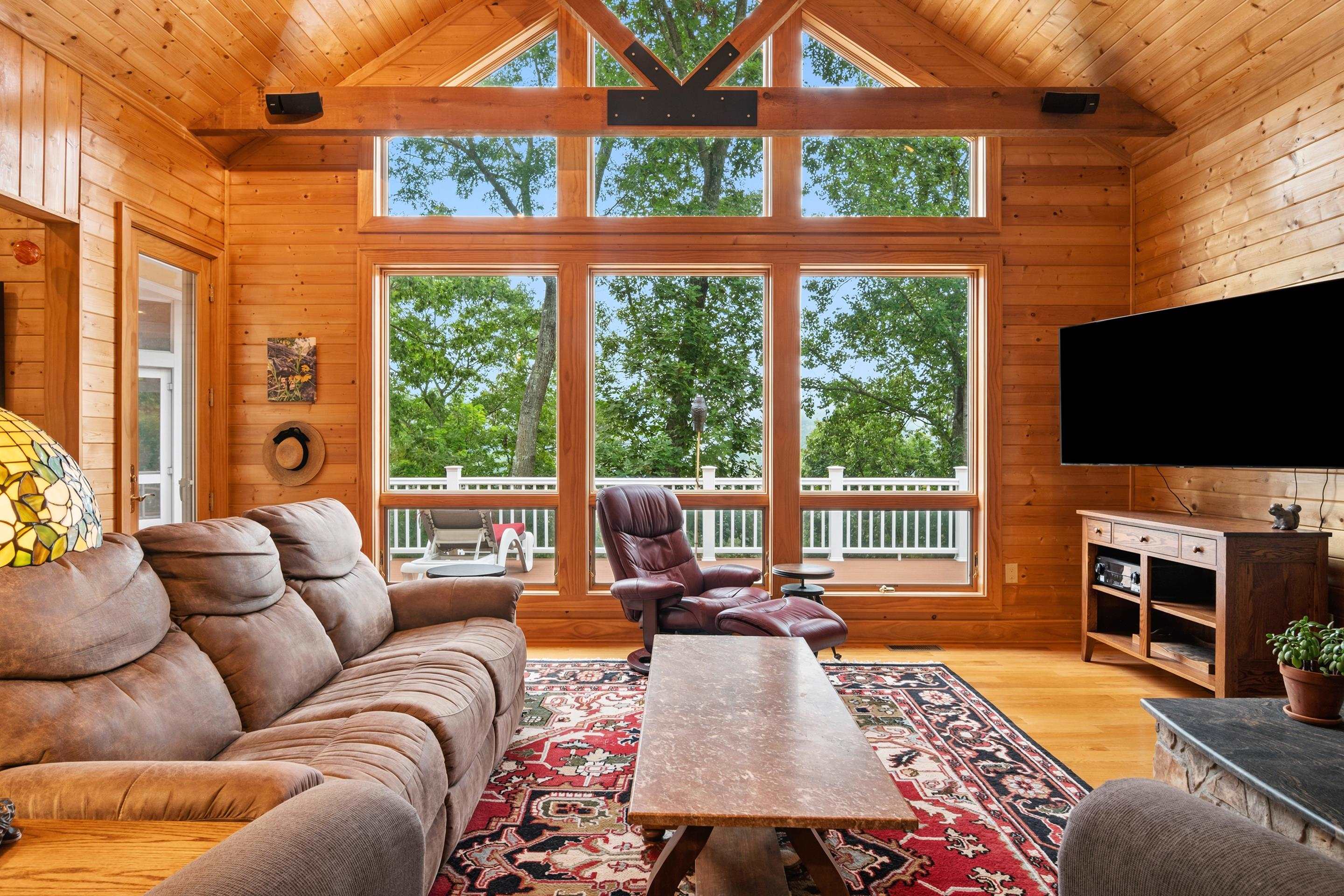 138 RIDGELAND Drive