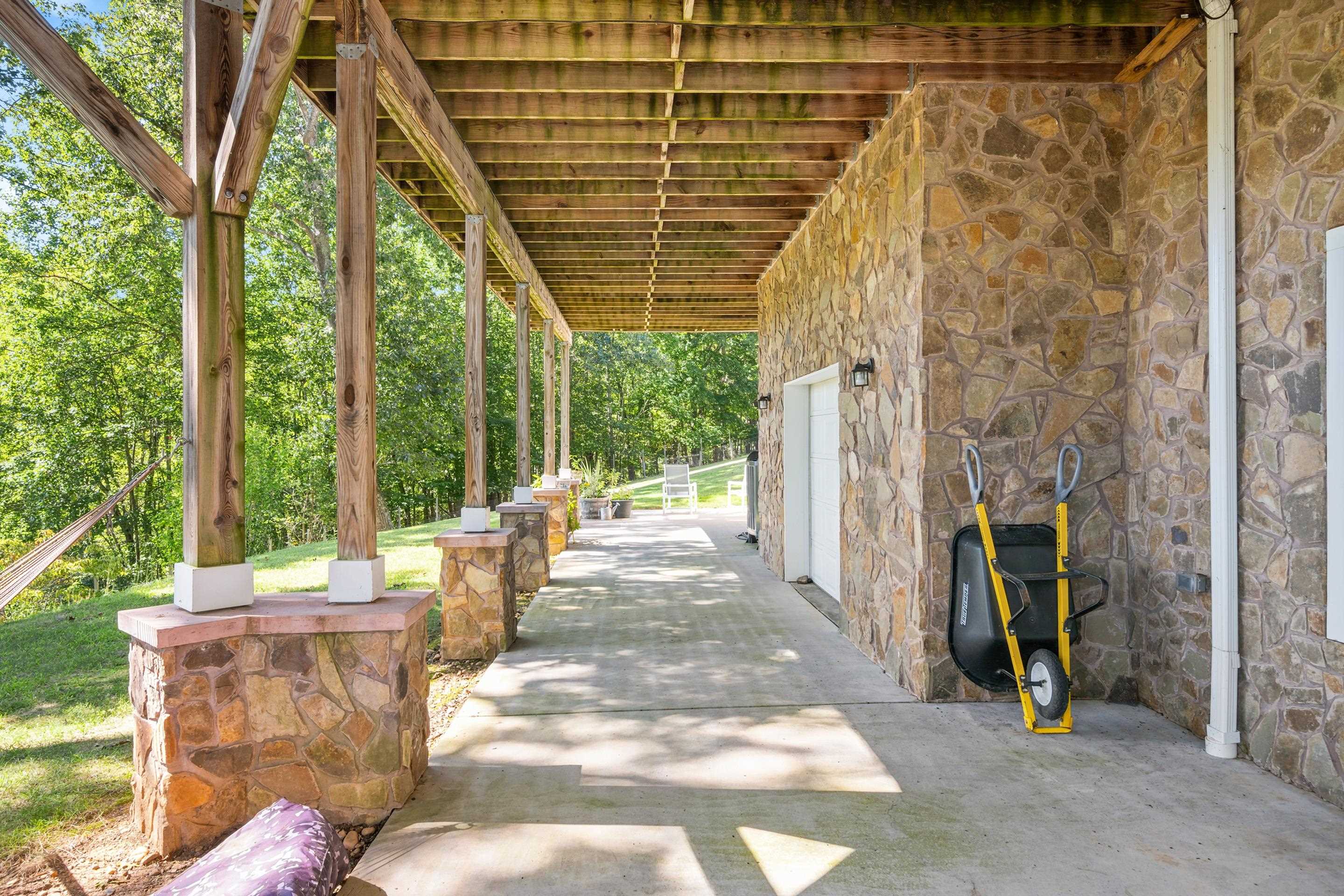 138 RIDGELAND Drive