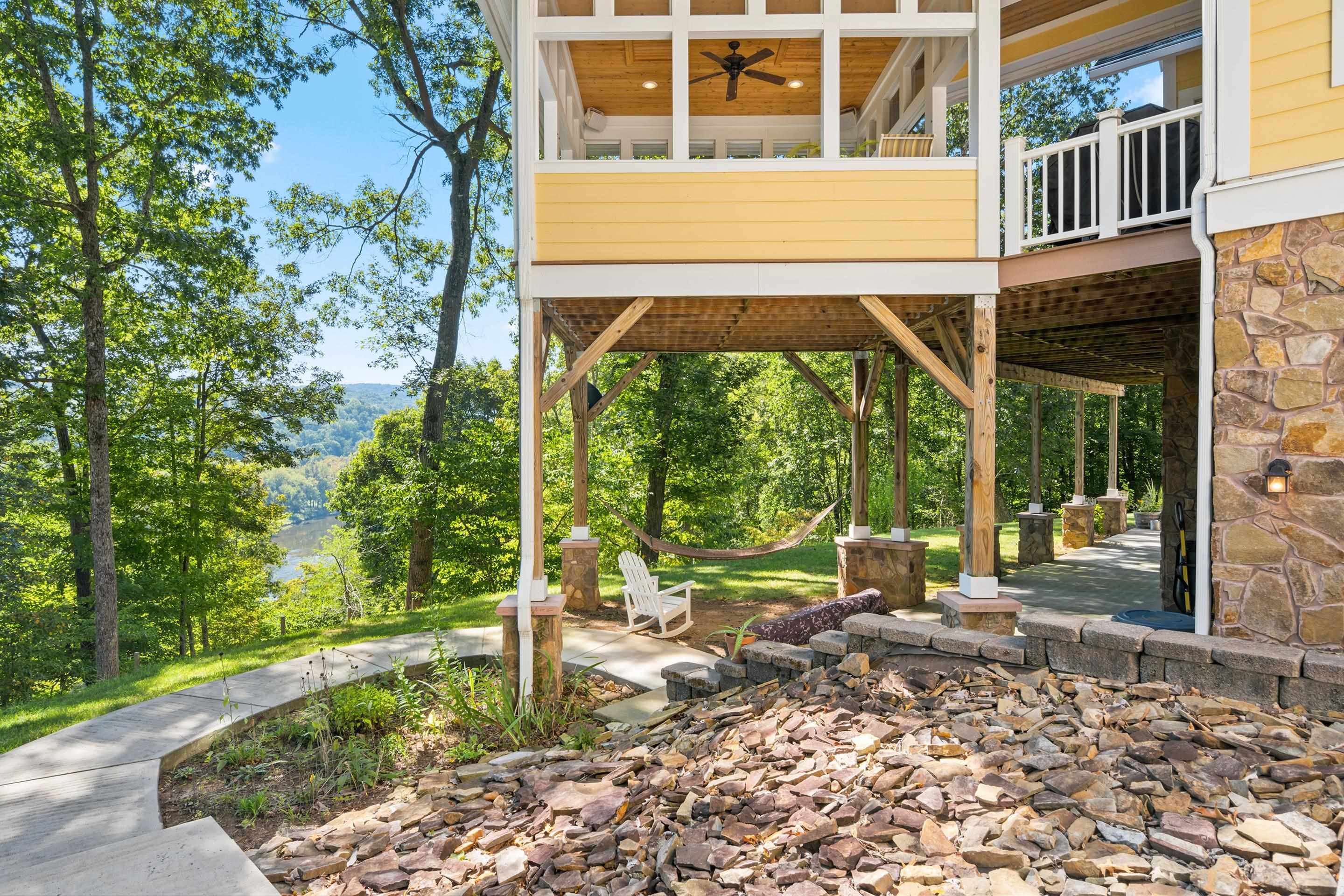 138 RIDGELAND Drive