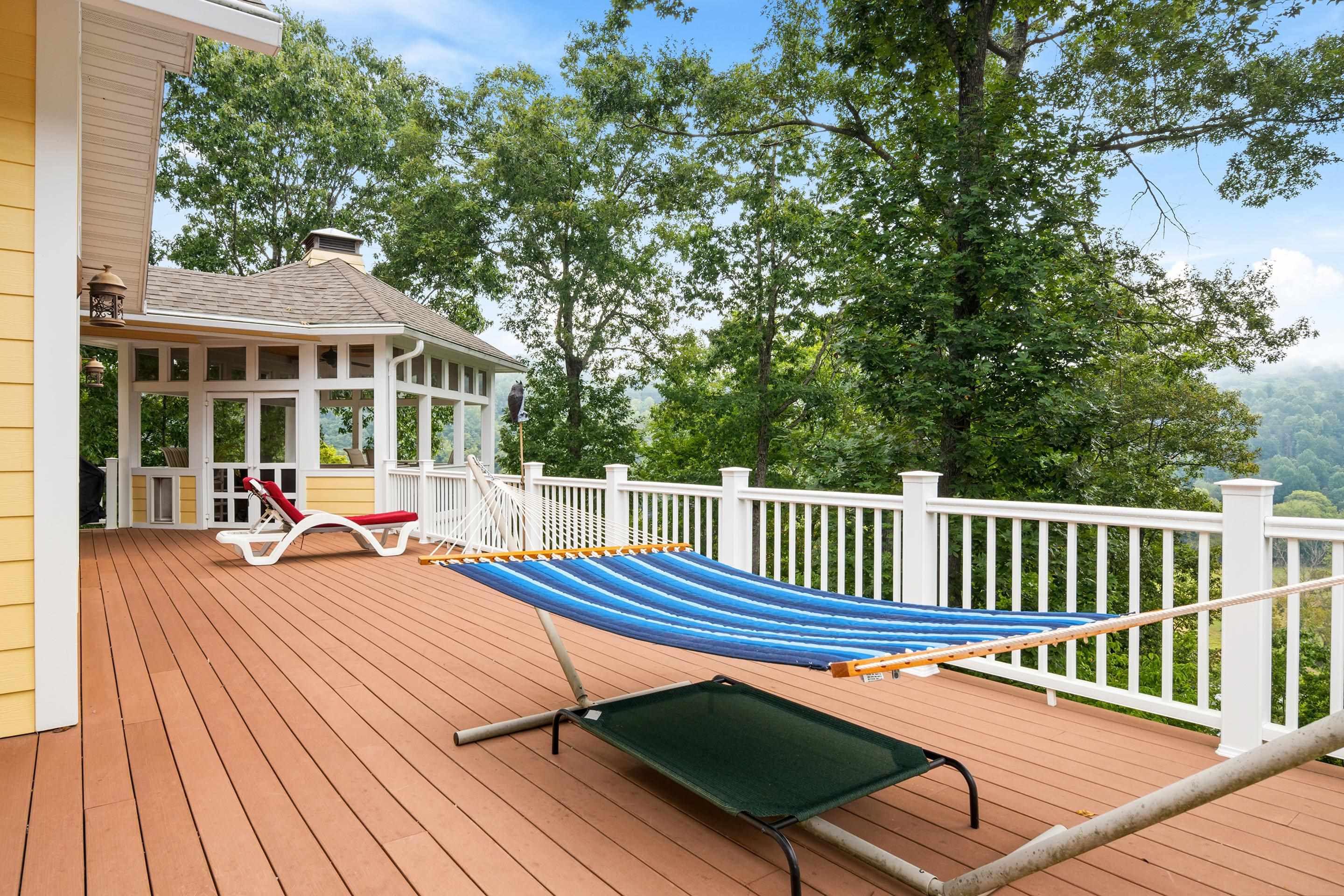138 RIDGELAND Drive