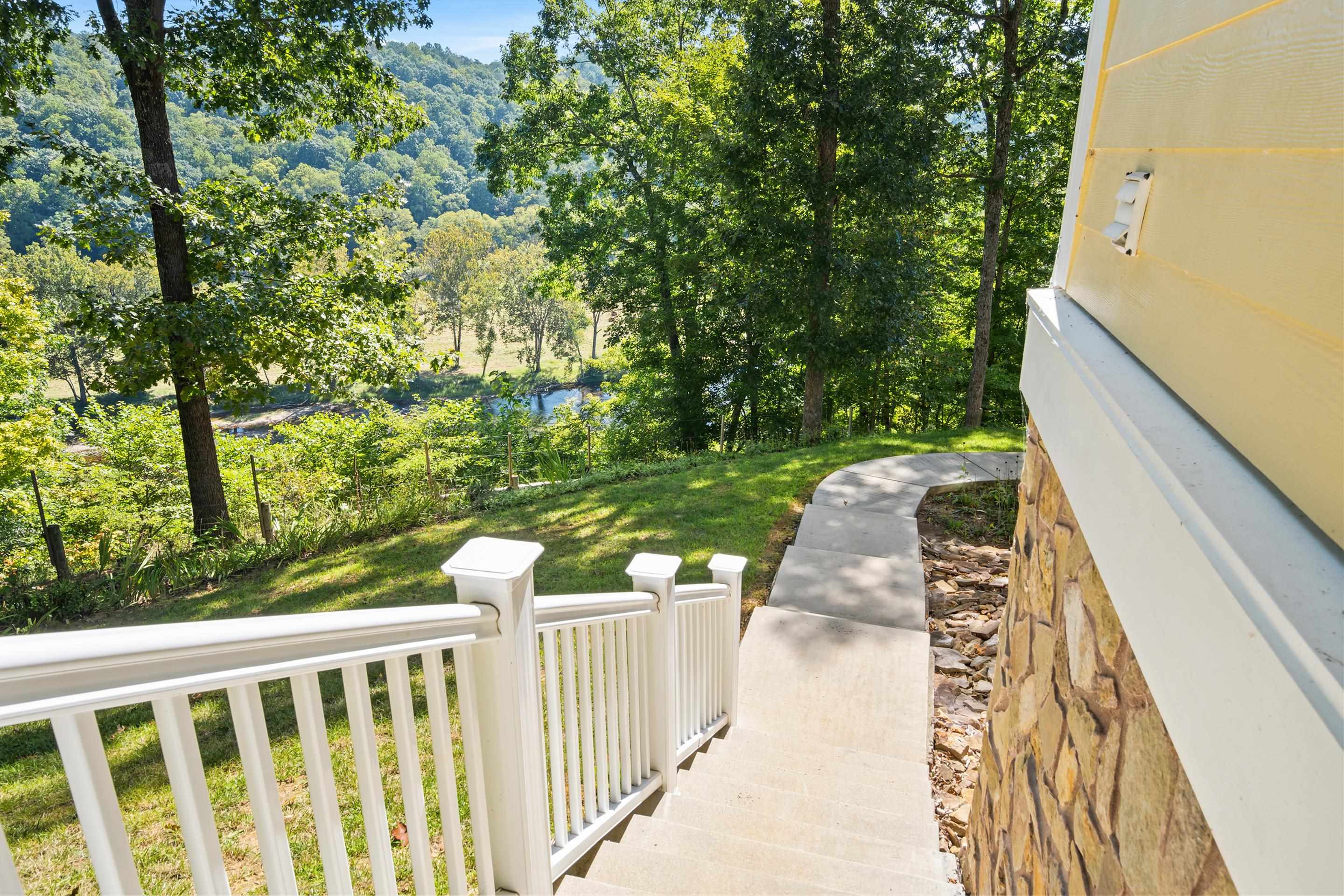 138 RIDGELAND Drive