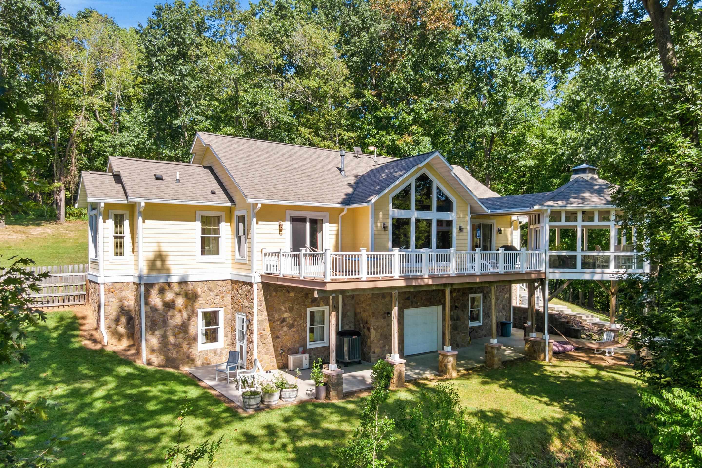 138 RIDGELAND Drive