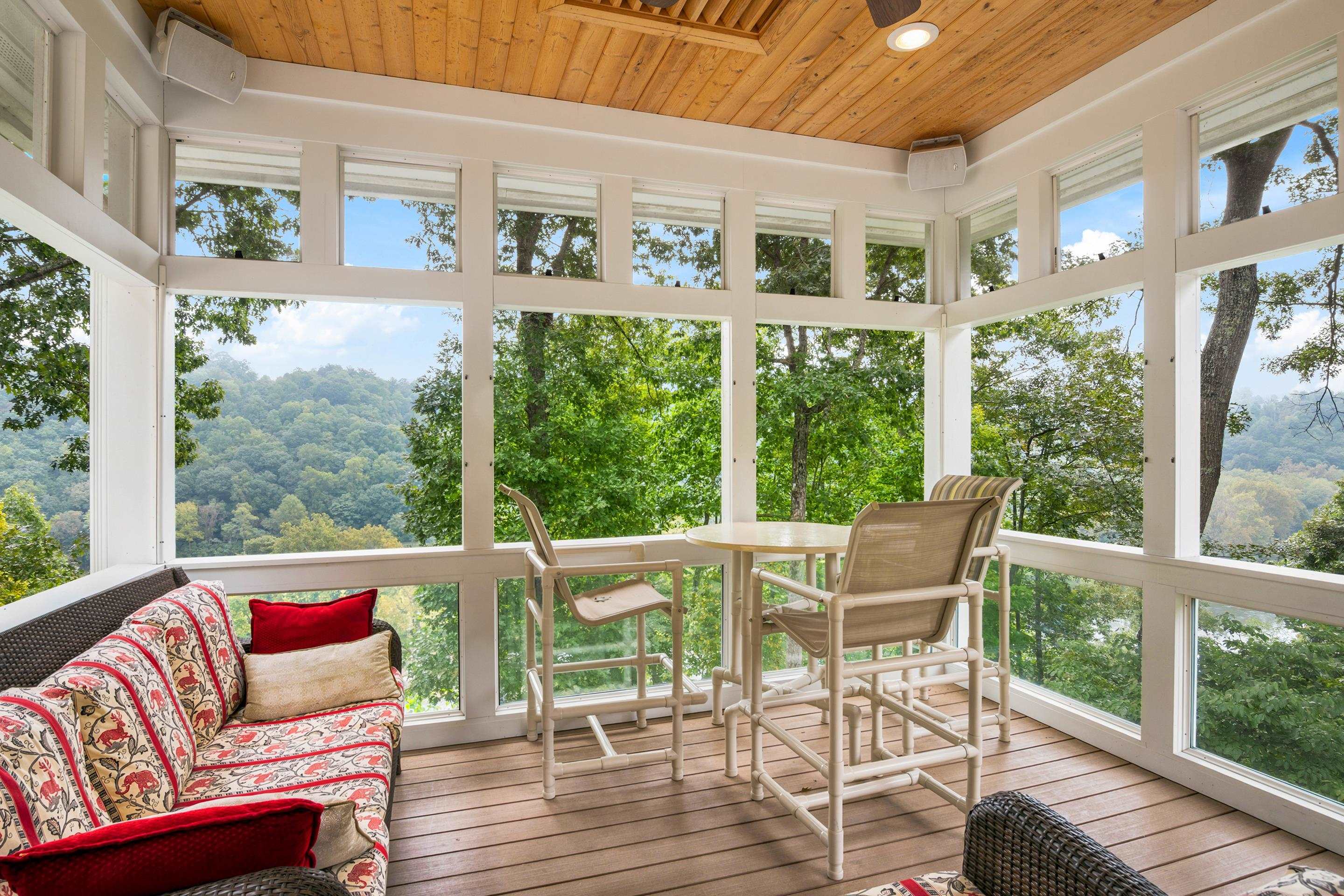 138 RIDGELAND Drive
