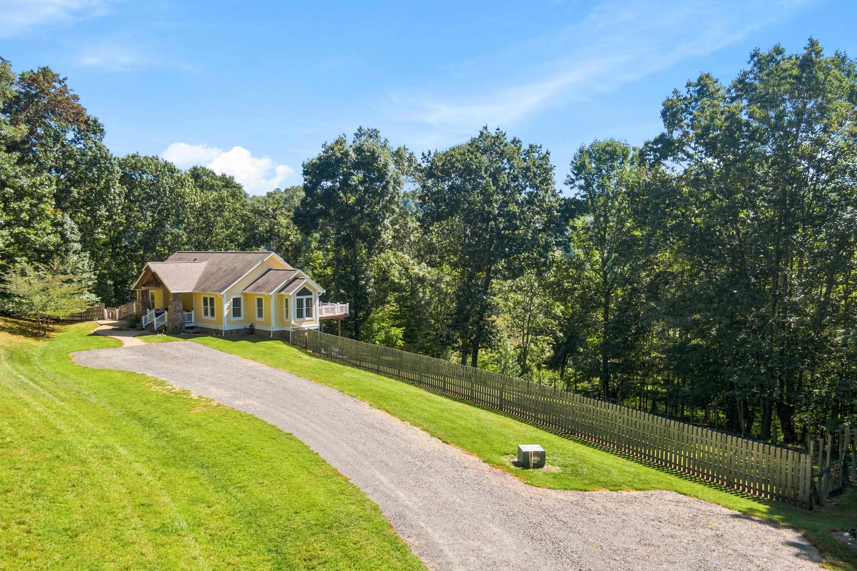 138 RIDGELAND Drive
