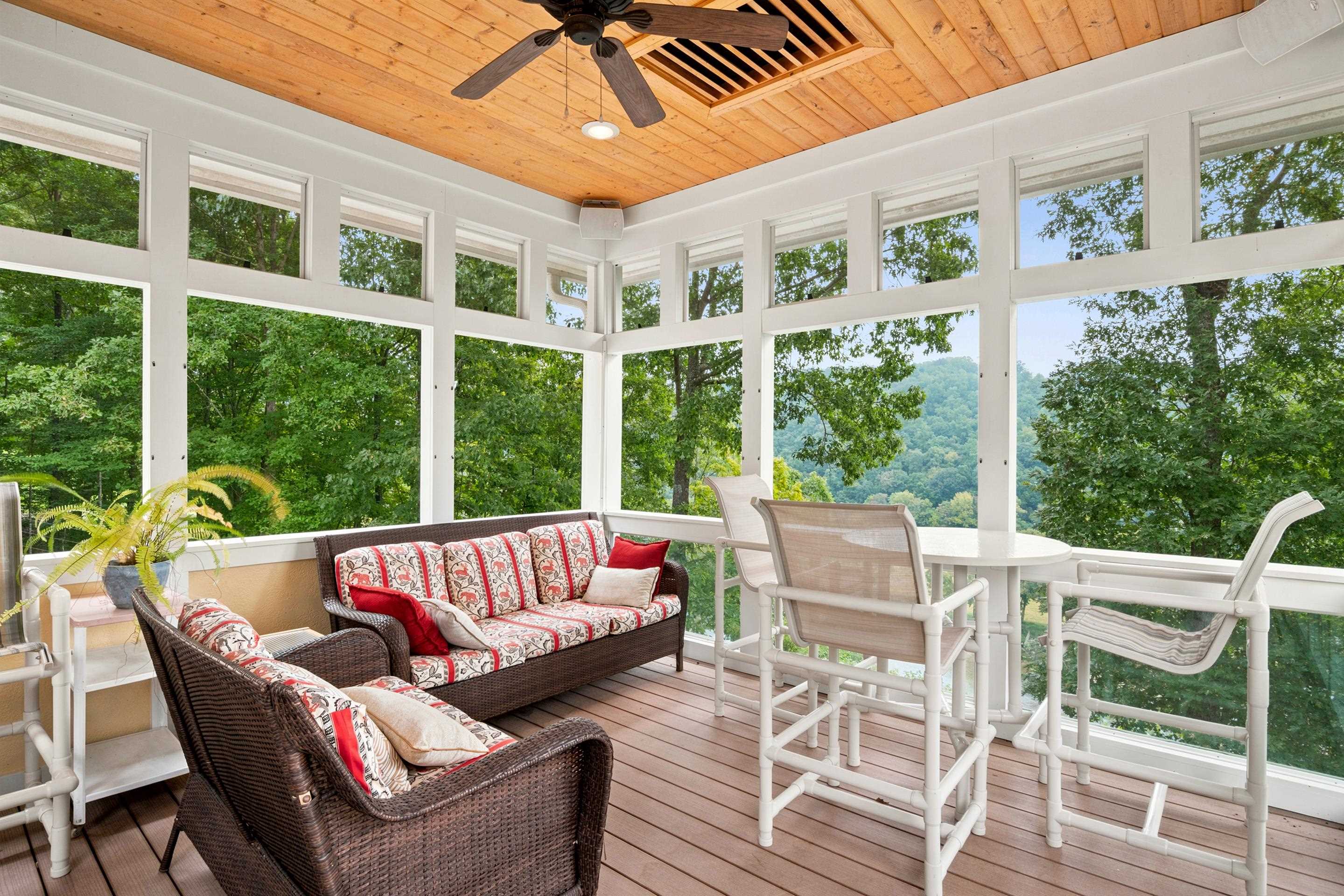 138 RIDGELAND Drive