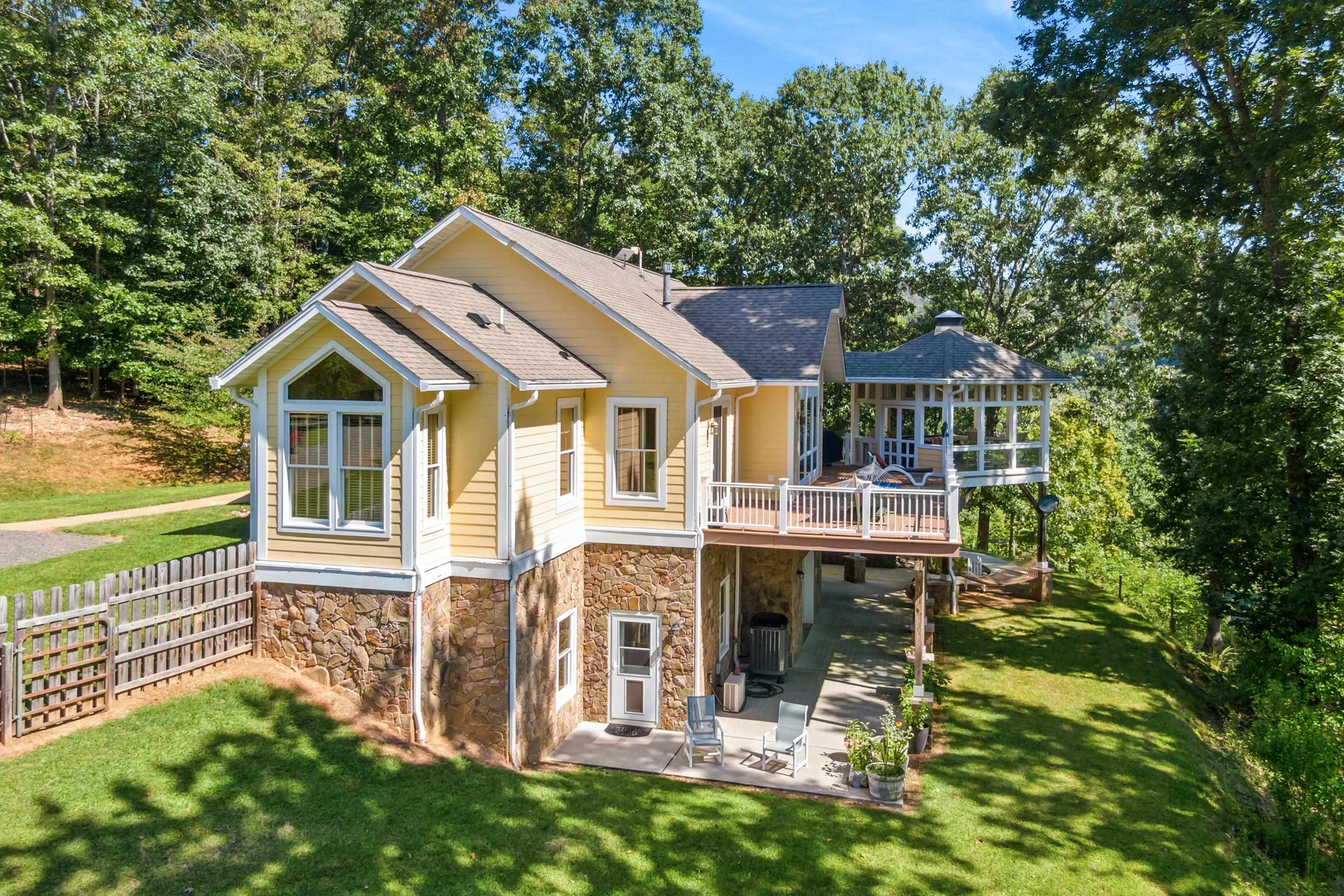 138 RIDGELAND Drive