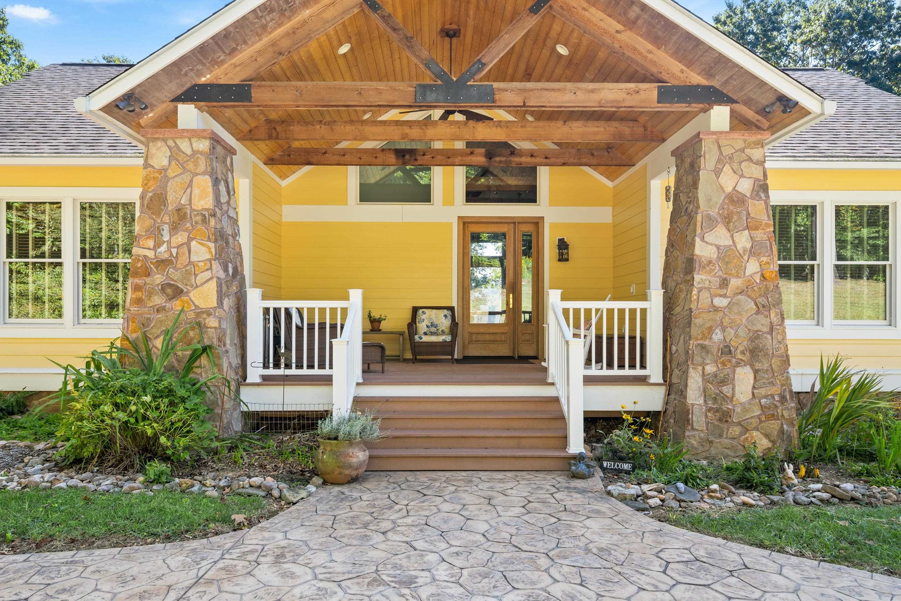 138 RIDGELAND Drive