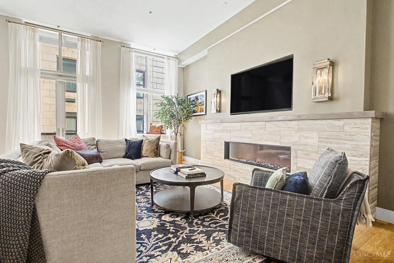 15 W Fourth Street Unit: 304