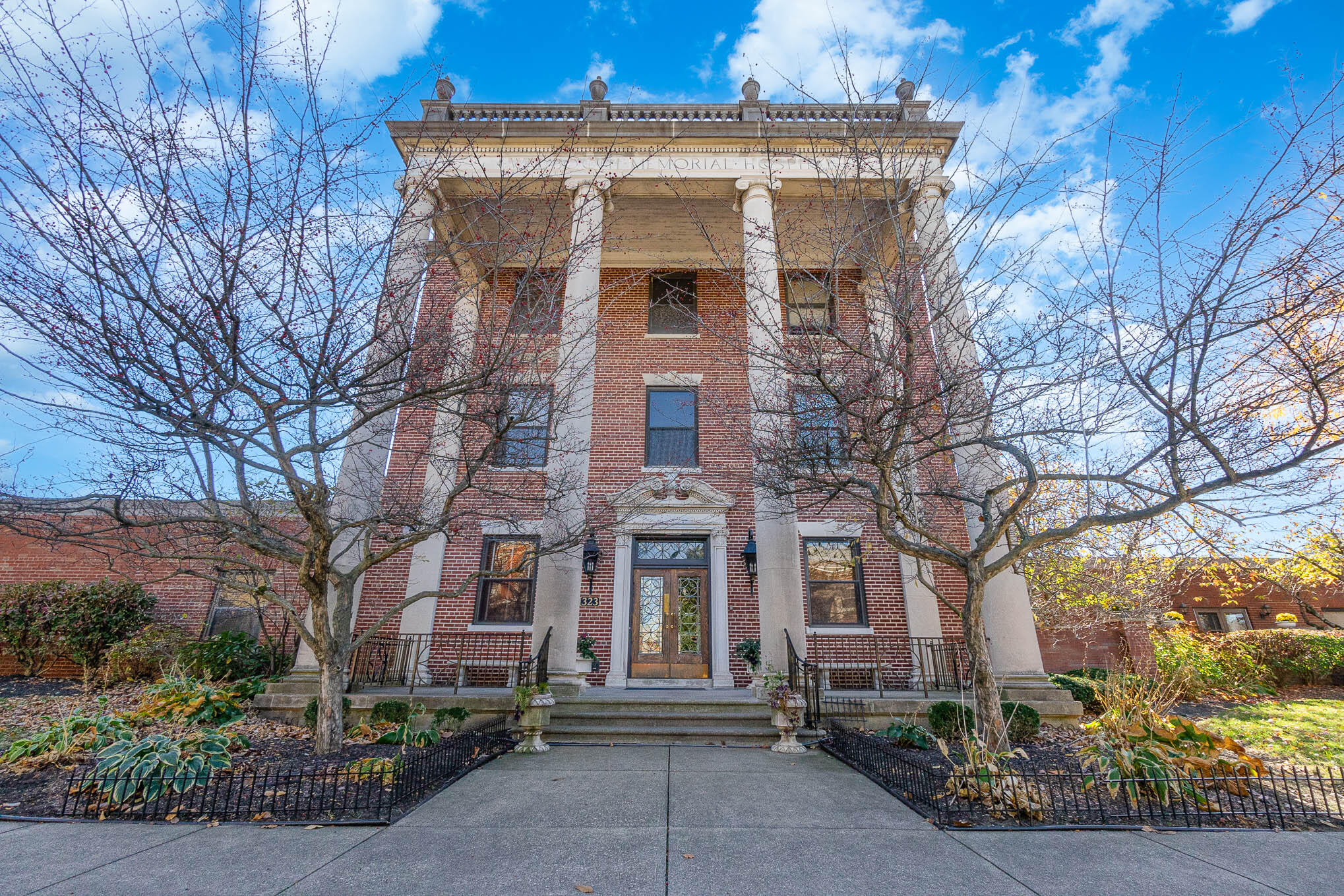 323 E 2nd Street, 309