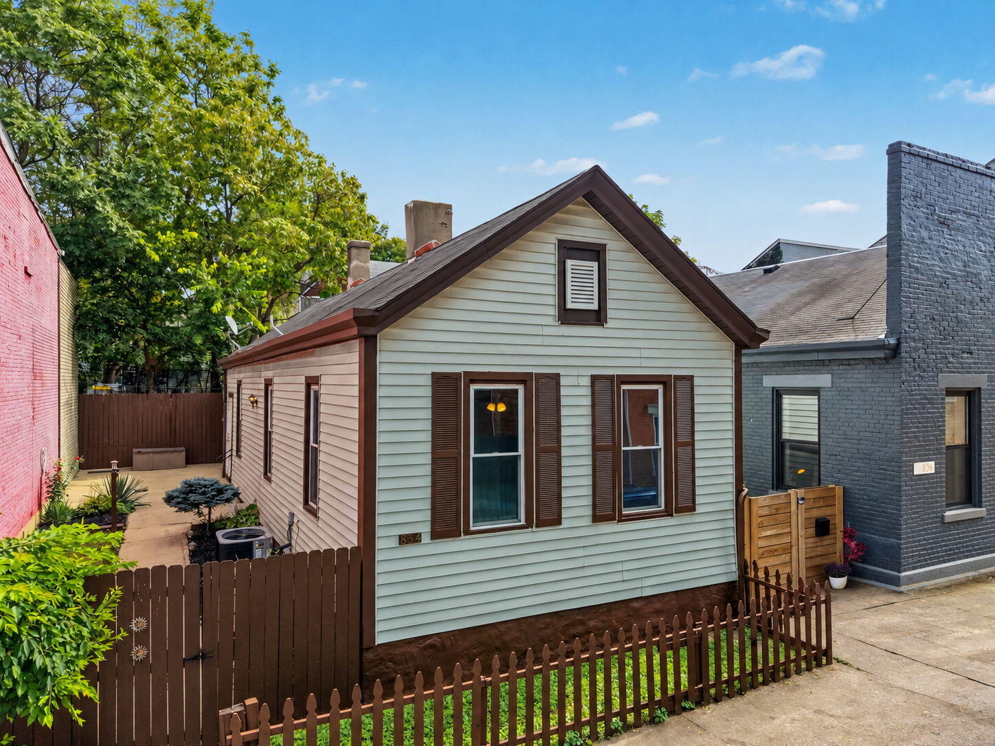 834 Perry Street