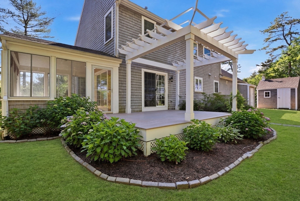 8 Winterberry Ln