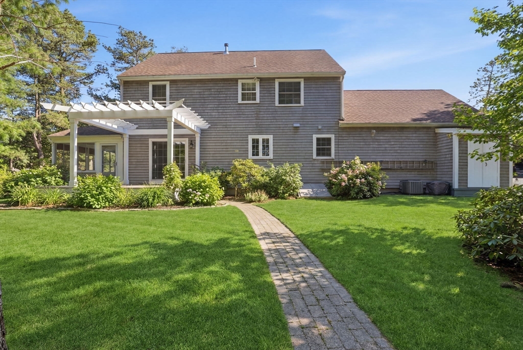 8 Winterberry Ln