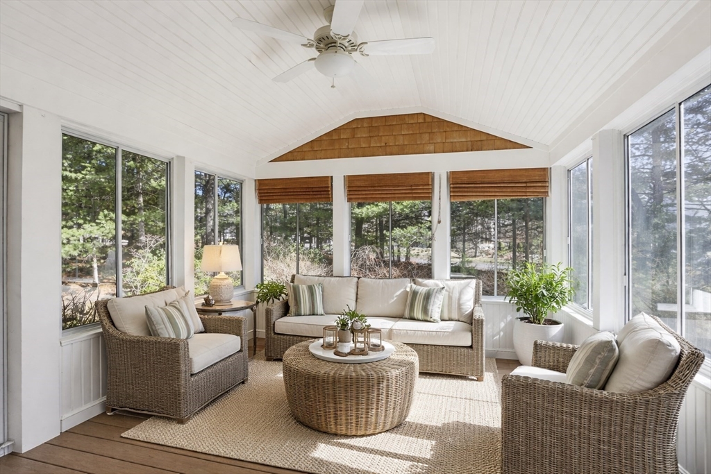 8 Winterberry Ln
