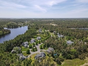 8 Winterberry Ln