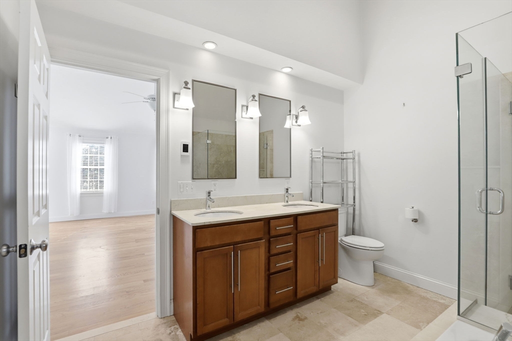 8 Winterberry Ln