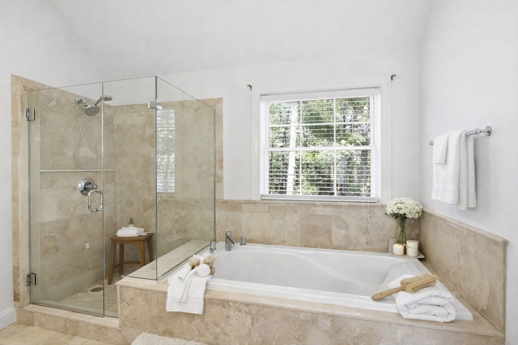 8 Winterberry Ln