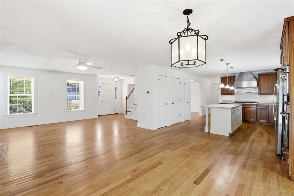 8 Winterberry Ln