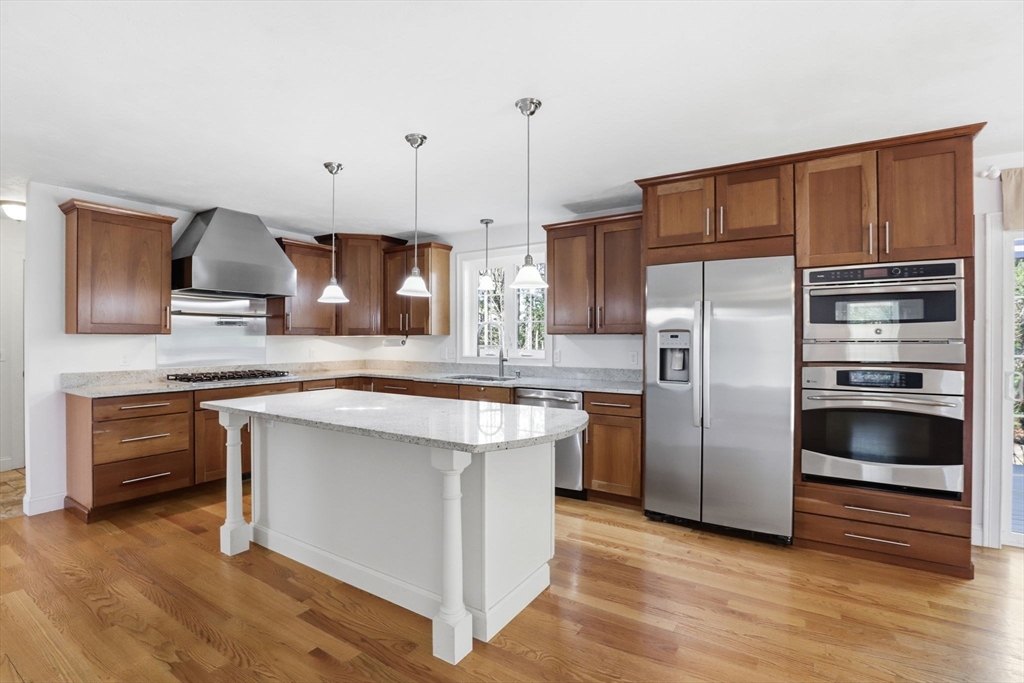 8 Winterberry Ln