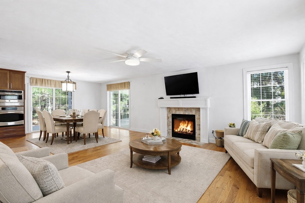 8 Winterberry Ln
