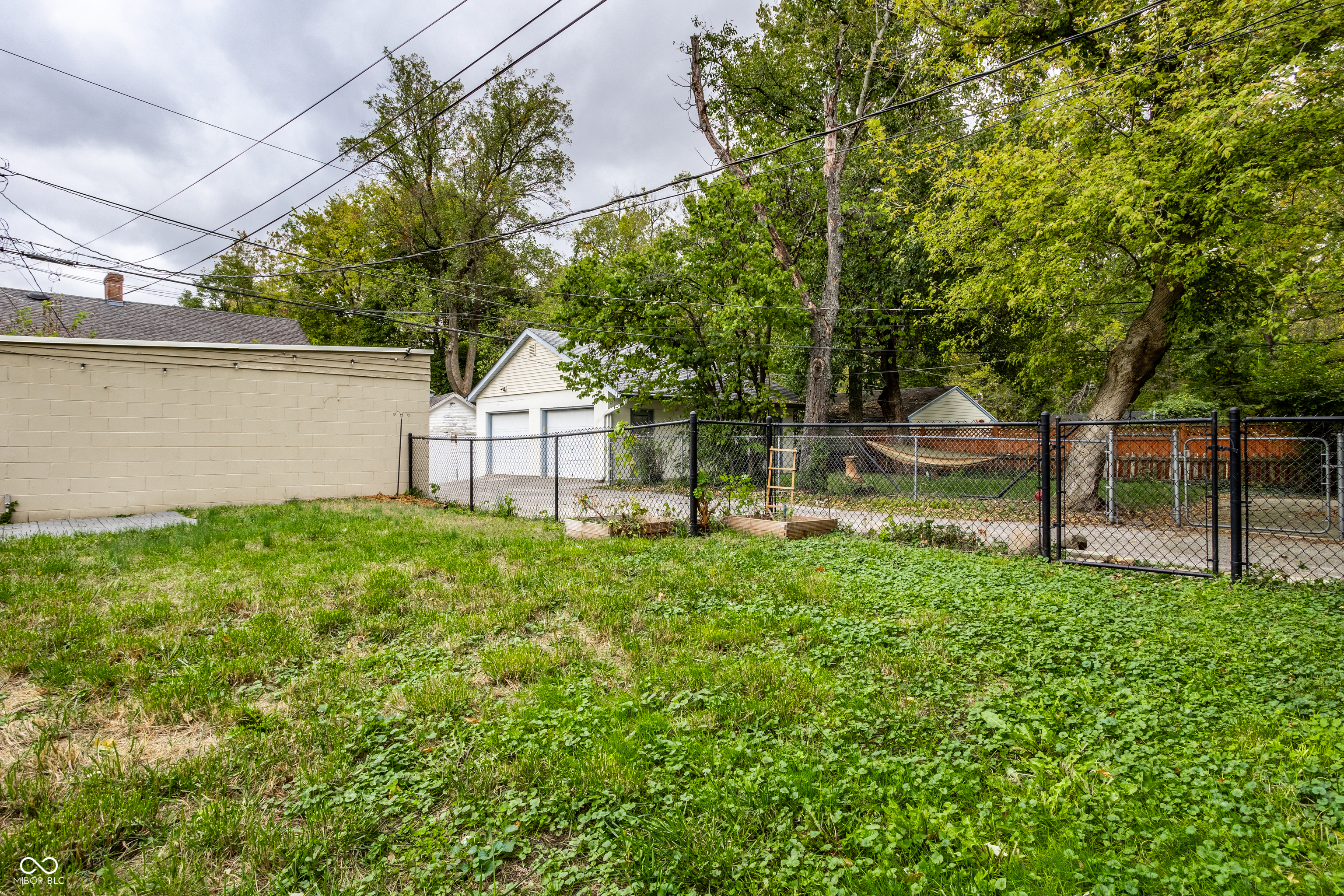5604-5606 E Michigan Street