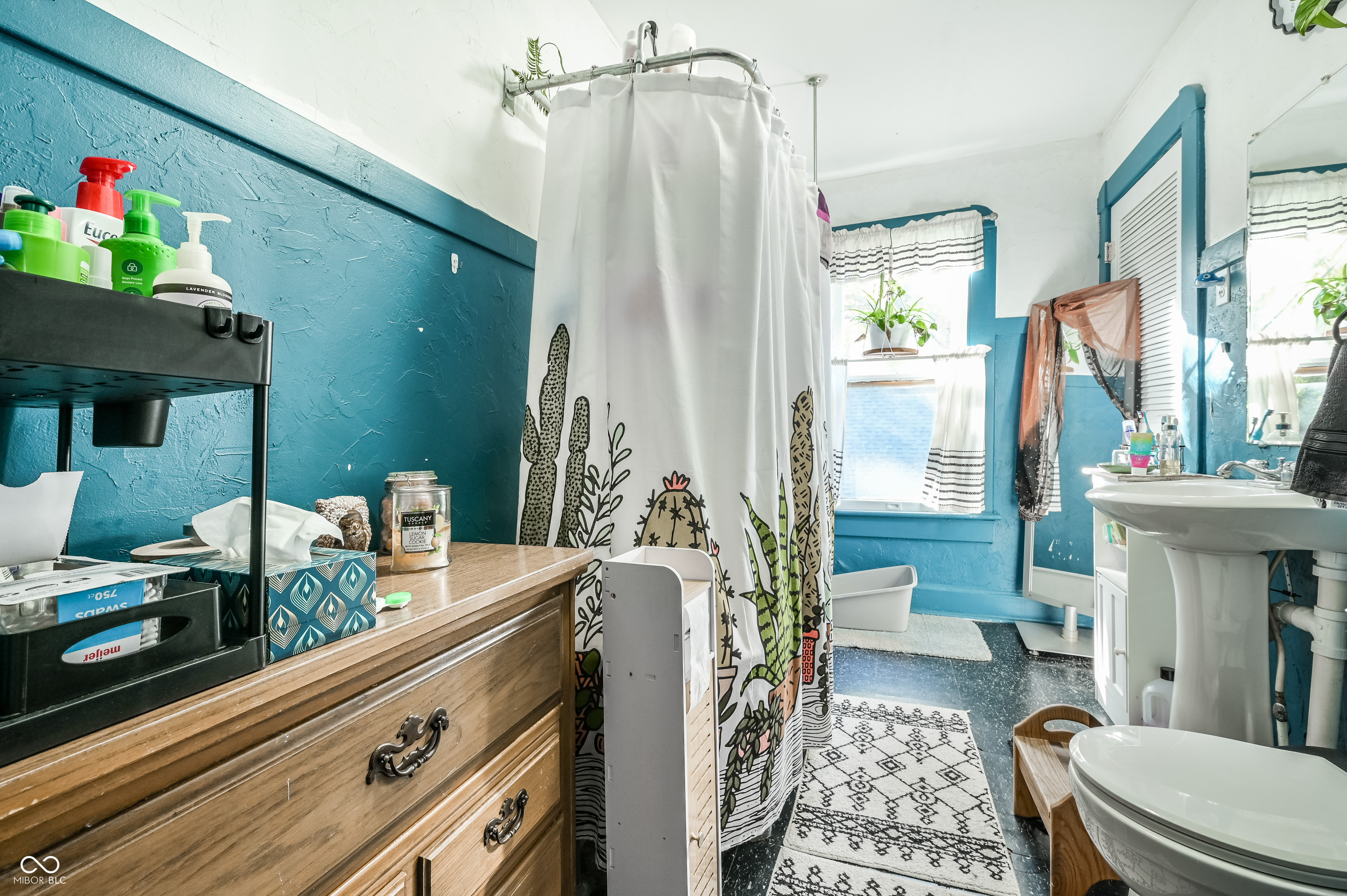 269-271 E Burgess Avenue