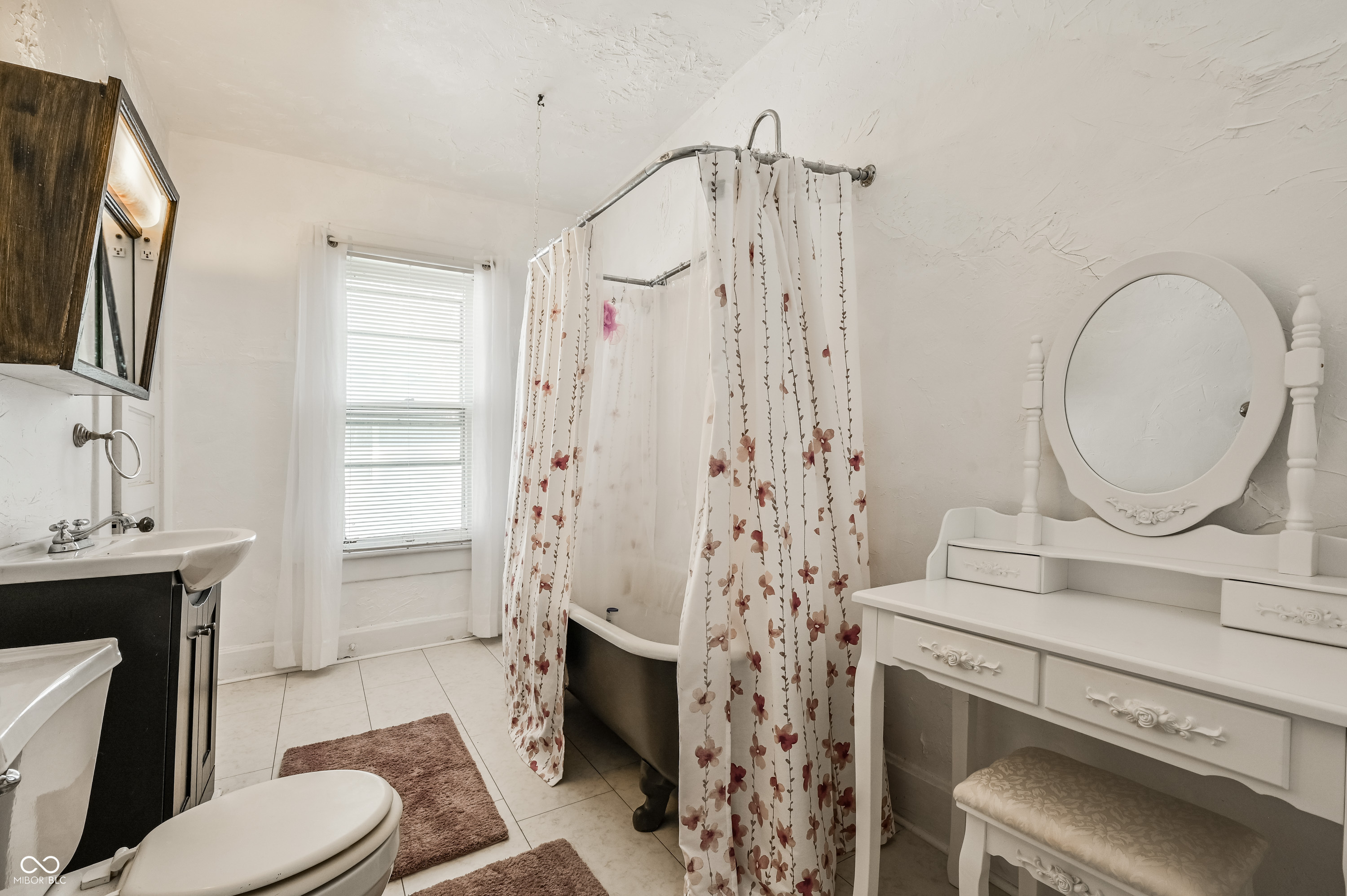 269-271 E Burgess Avenue