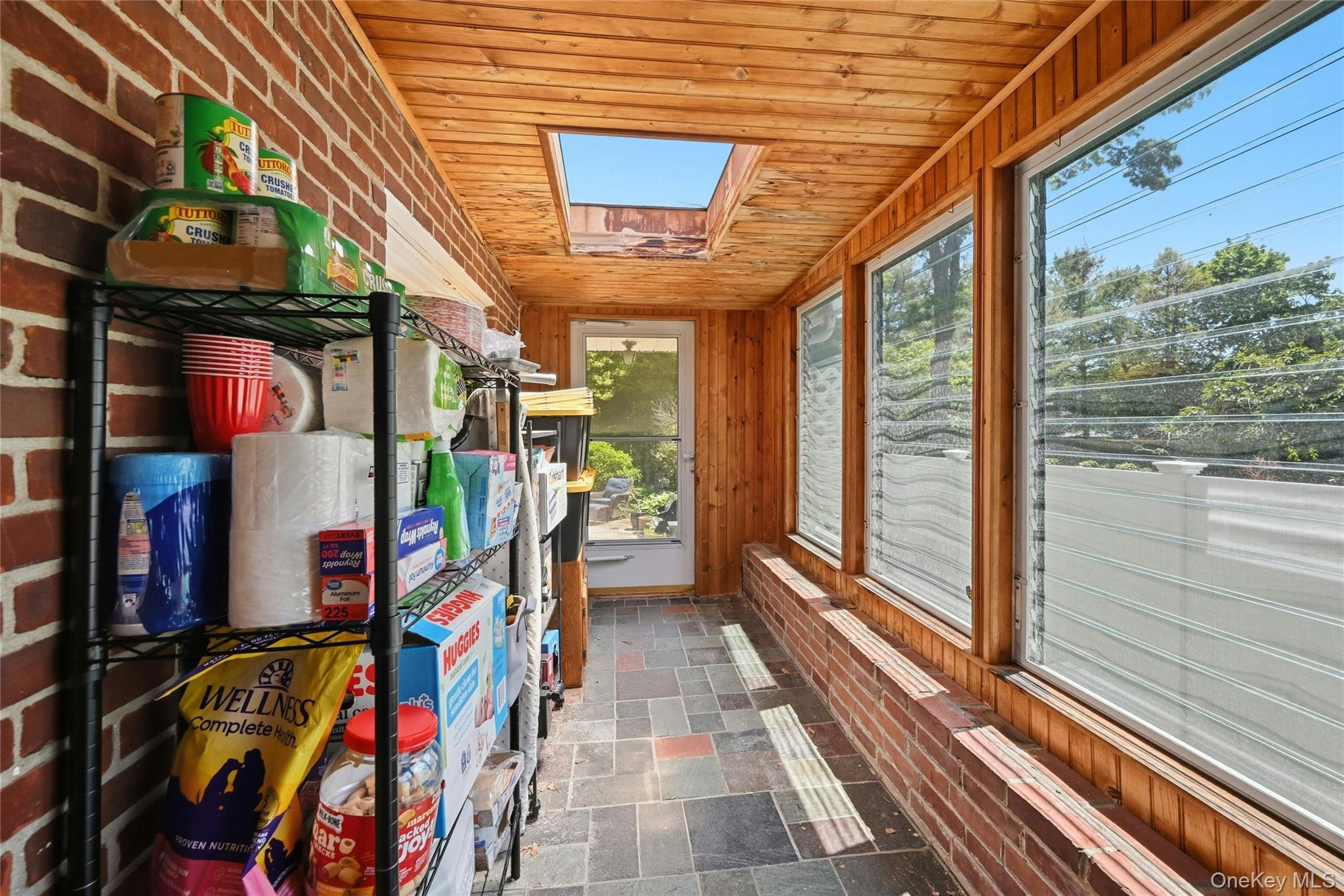 17 Pauchogue Avenue