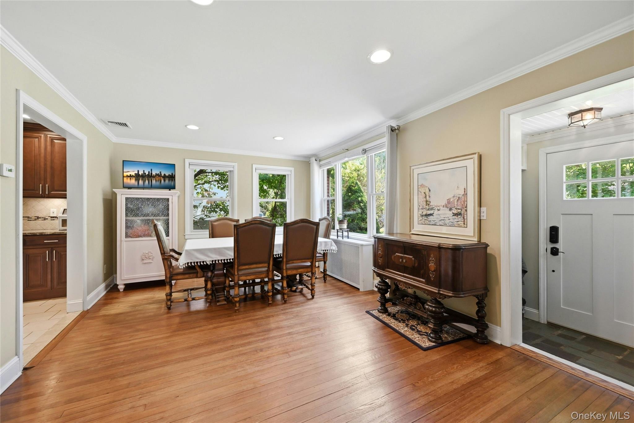 17 Pauchogue Avenue