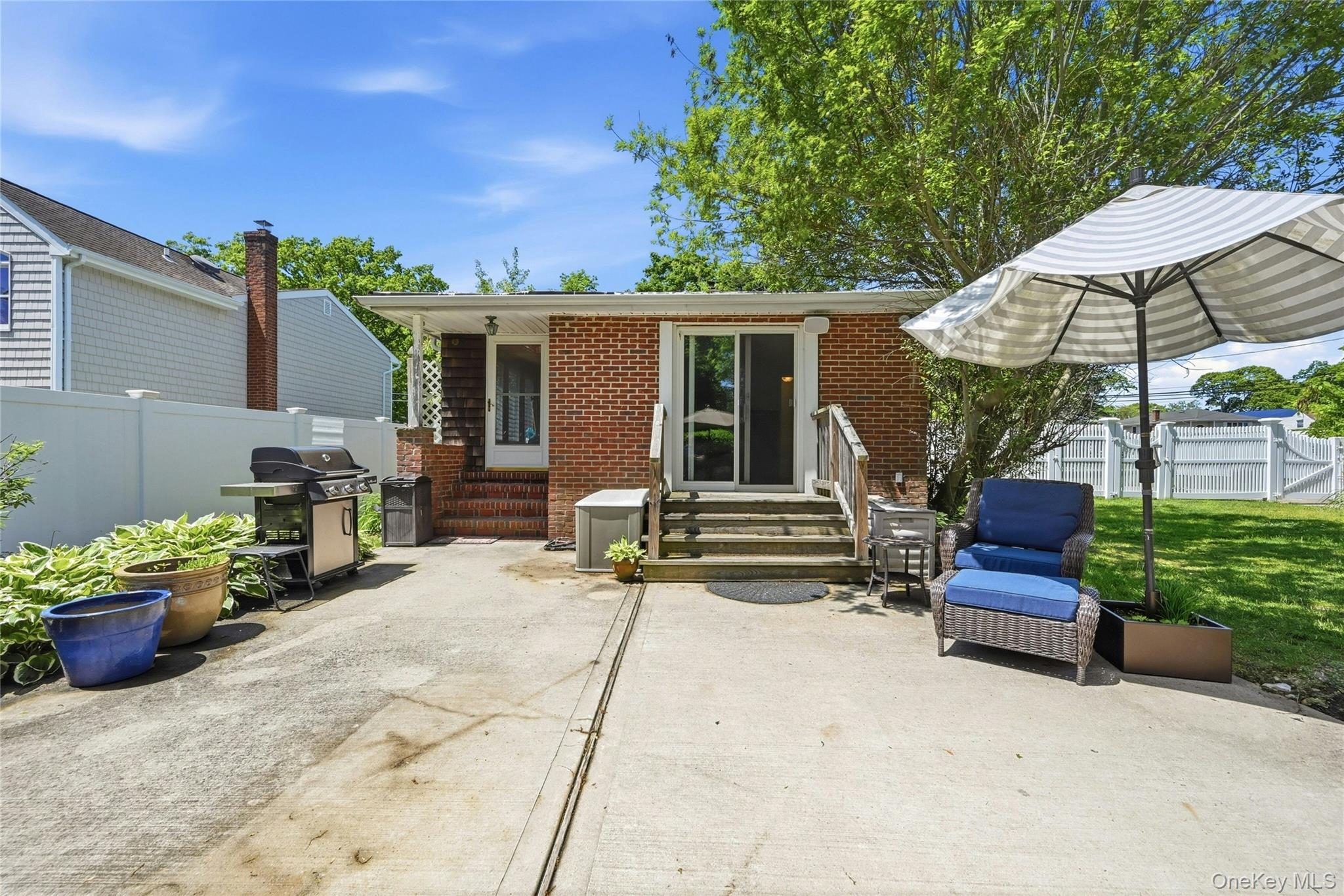 17 Pauchogue Avenue