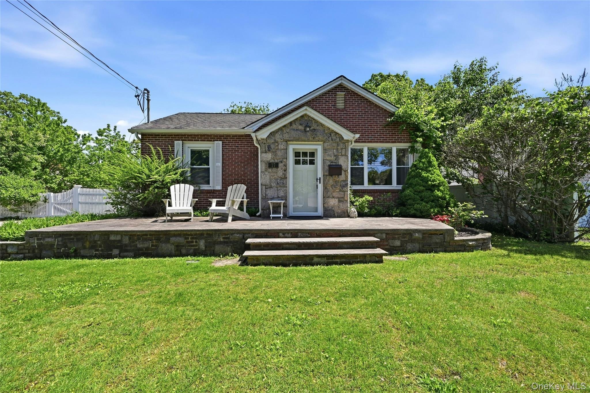 17 Pauchogue Avenue