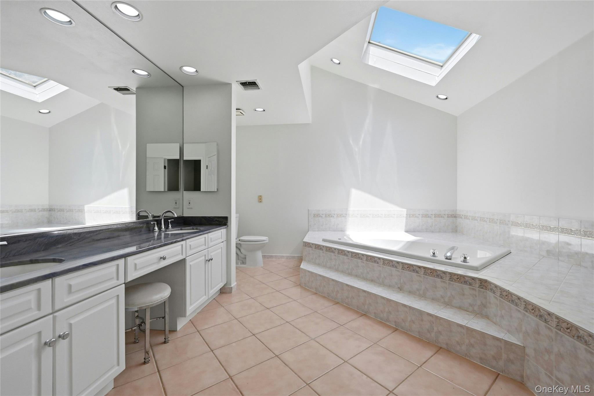 4 Laurelwood Court