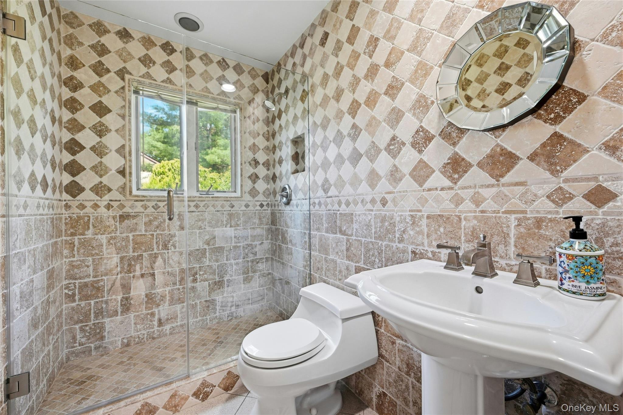 4 Laurelwood Court