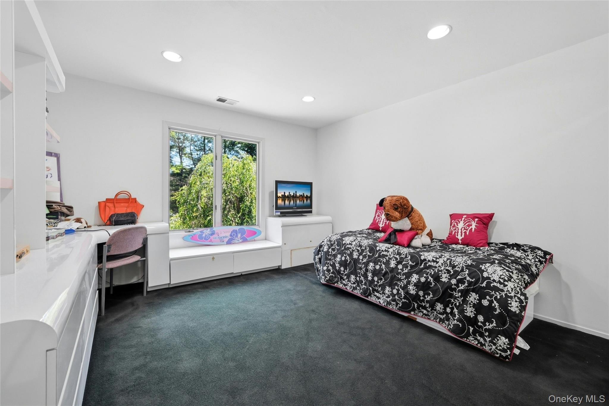 4 Laurelwood Court