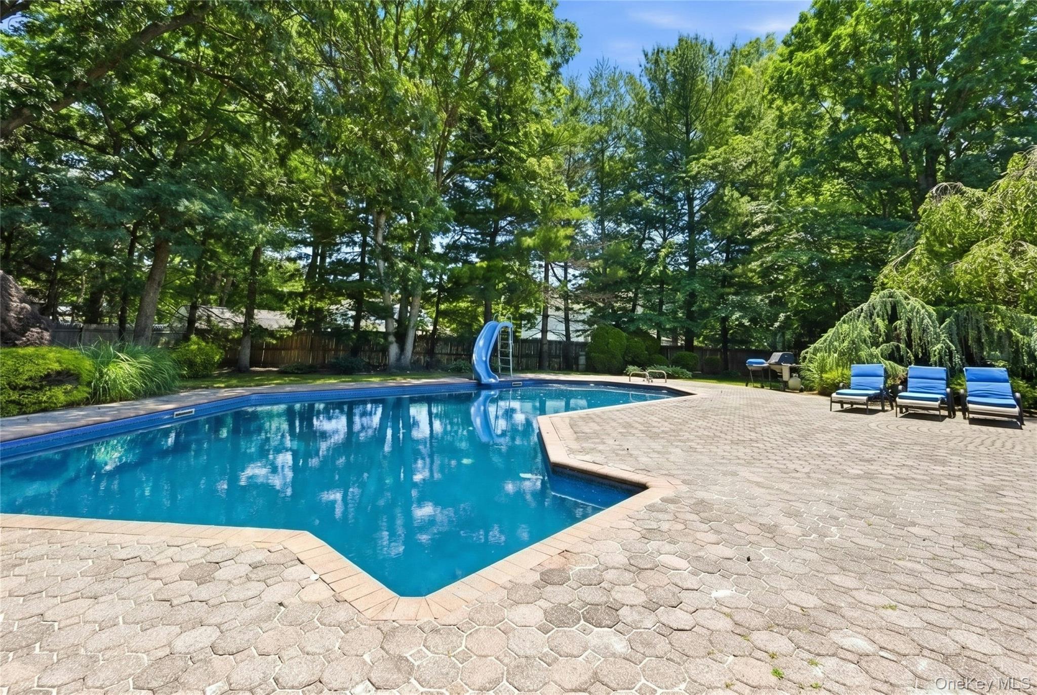 4 Laurelwood Court