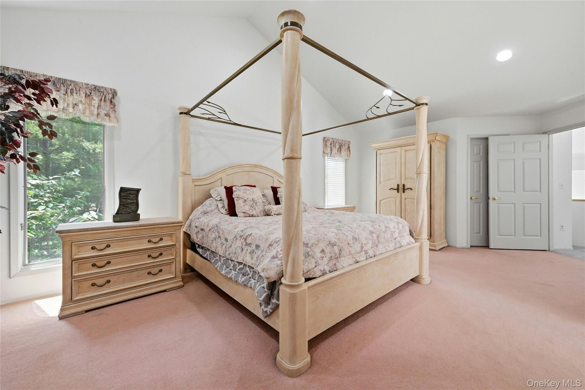 4 Laurelwood Court