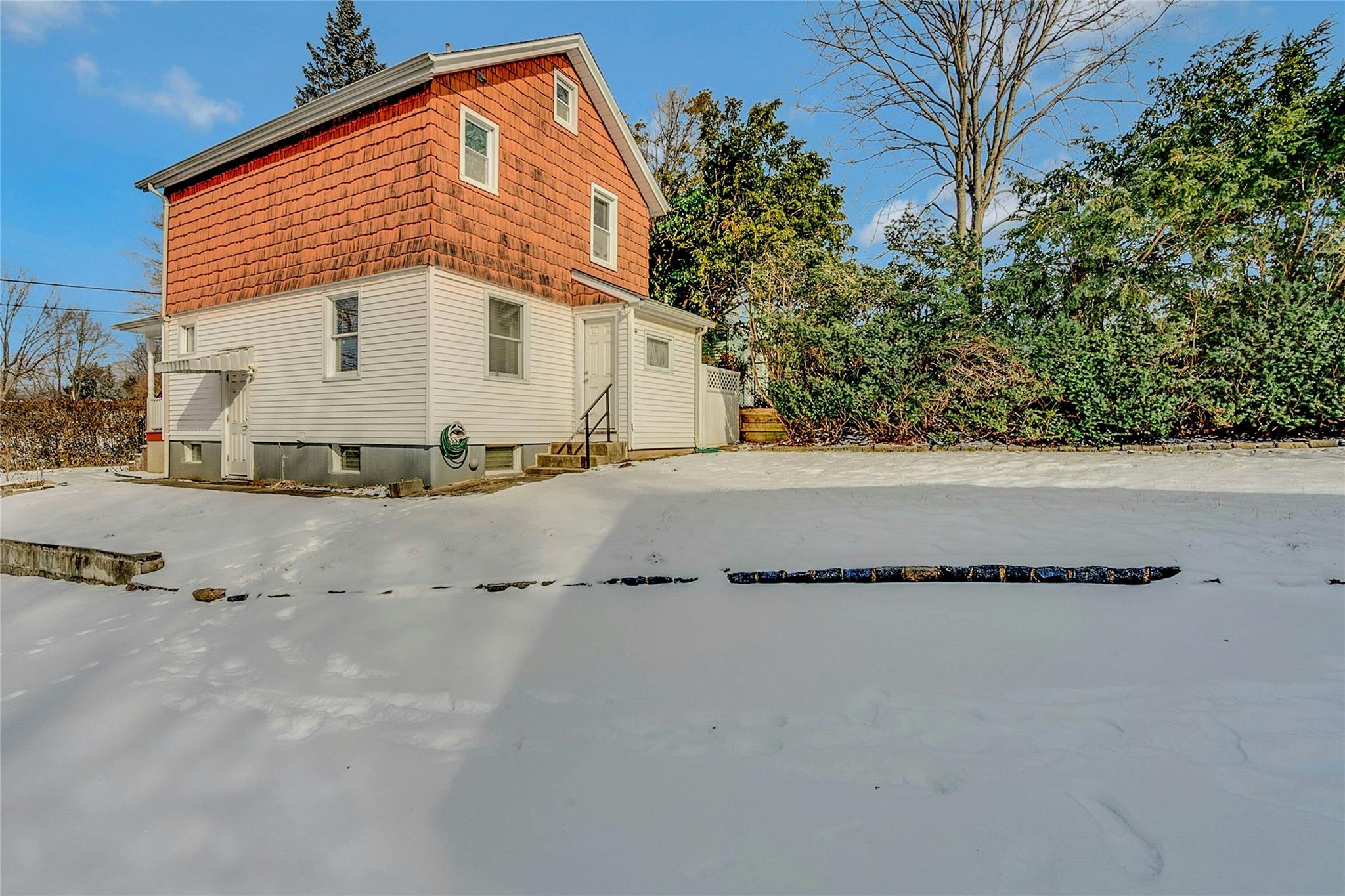 6 Pulaski Place