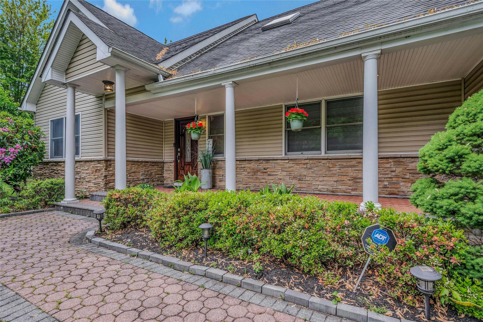 32 Robinhood Lane