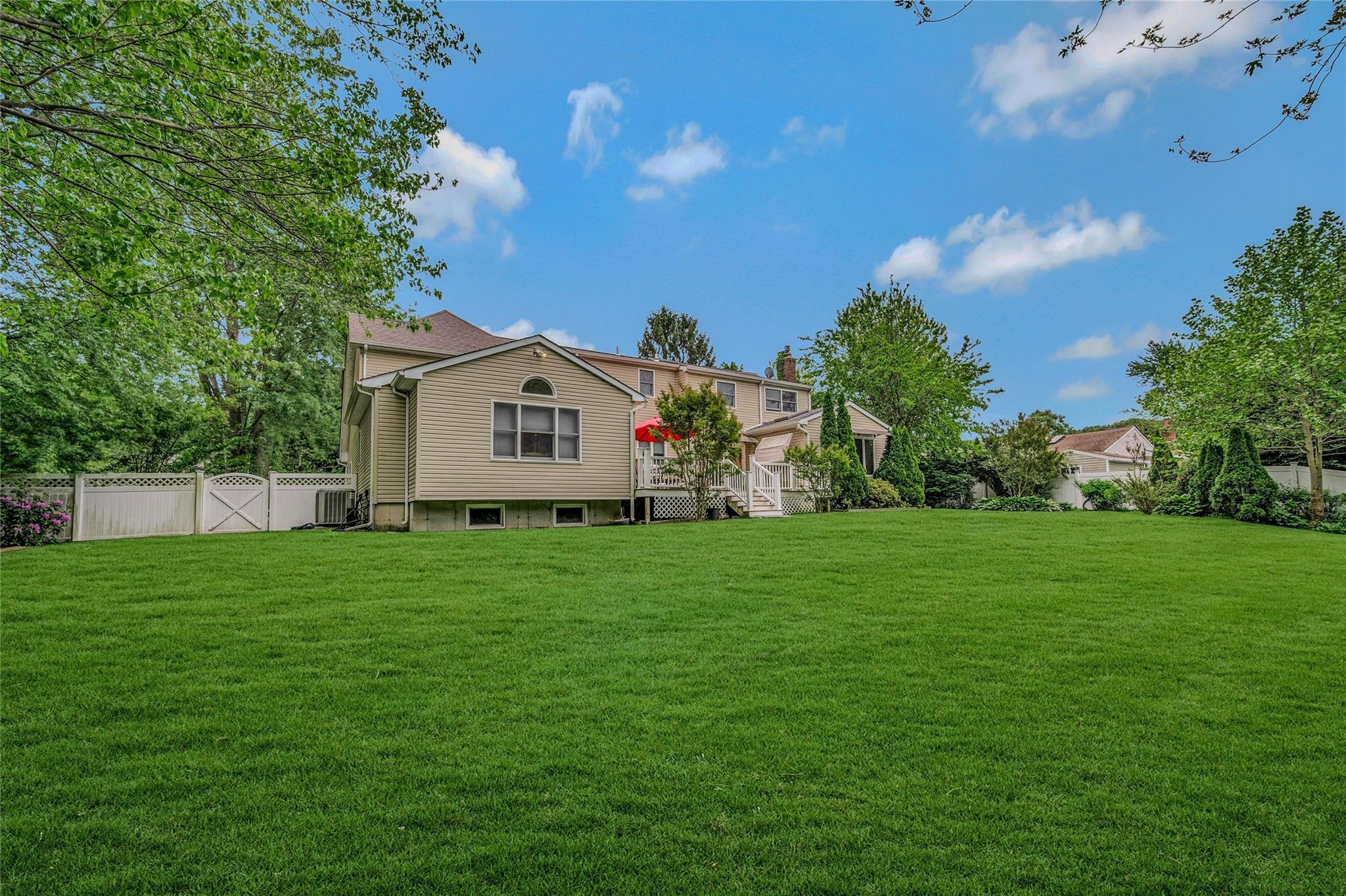 32 Robinhood Lane