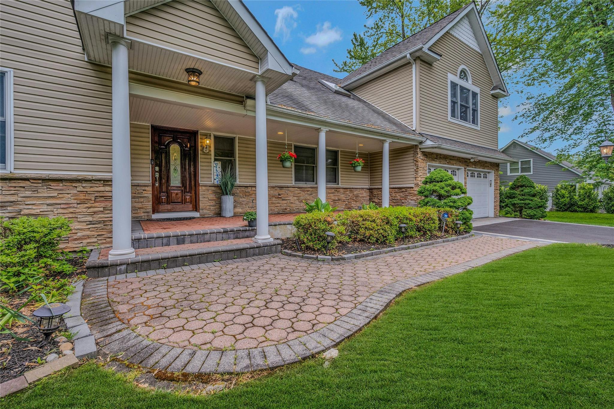 32 Robinhood Lane