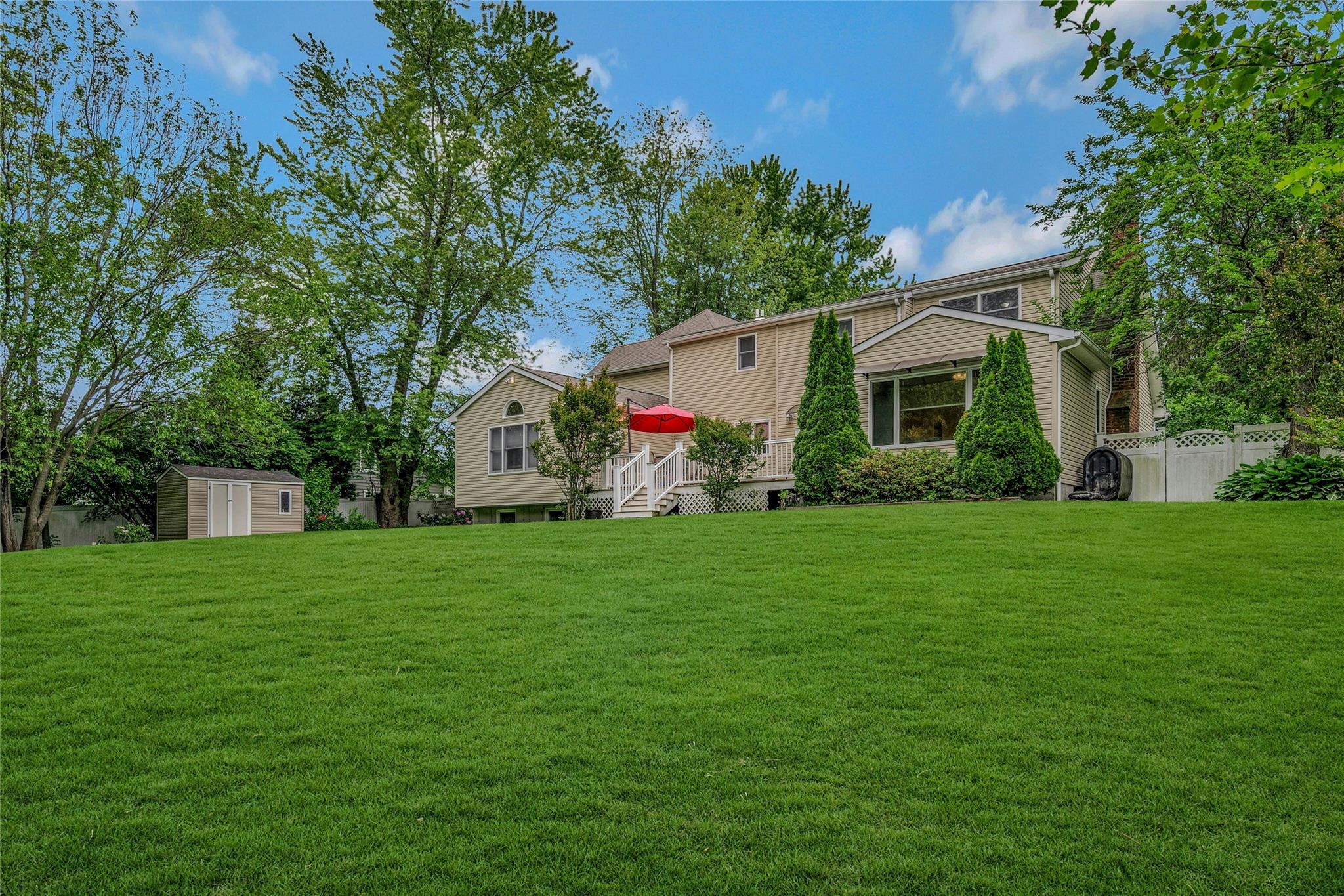 32 Robinhood Lane
