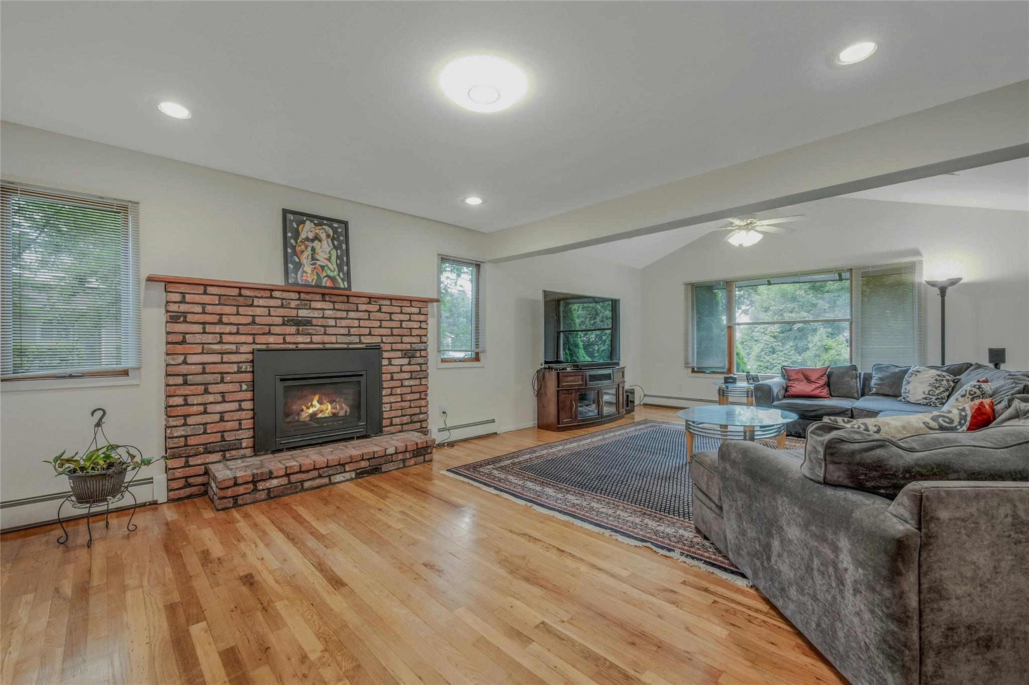 32 Robinhood Lane