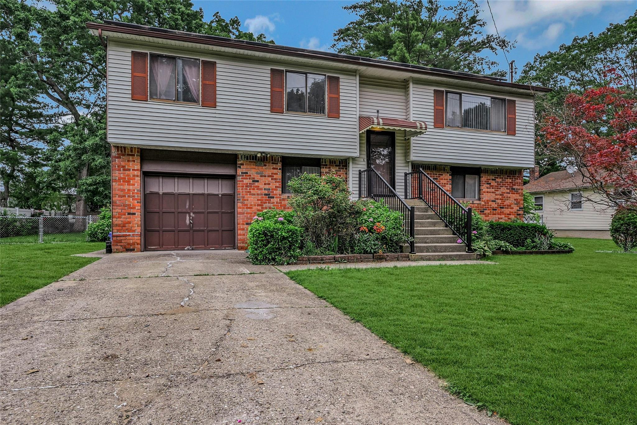 103 Lakeway Drive