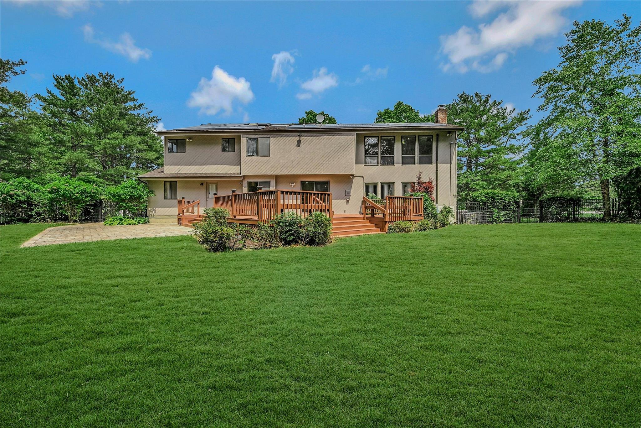 160 Coachman Place E