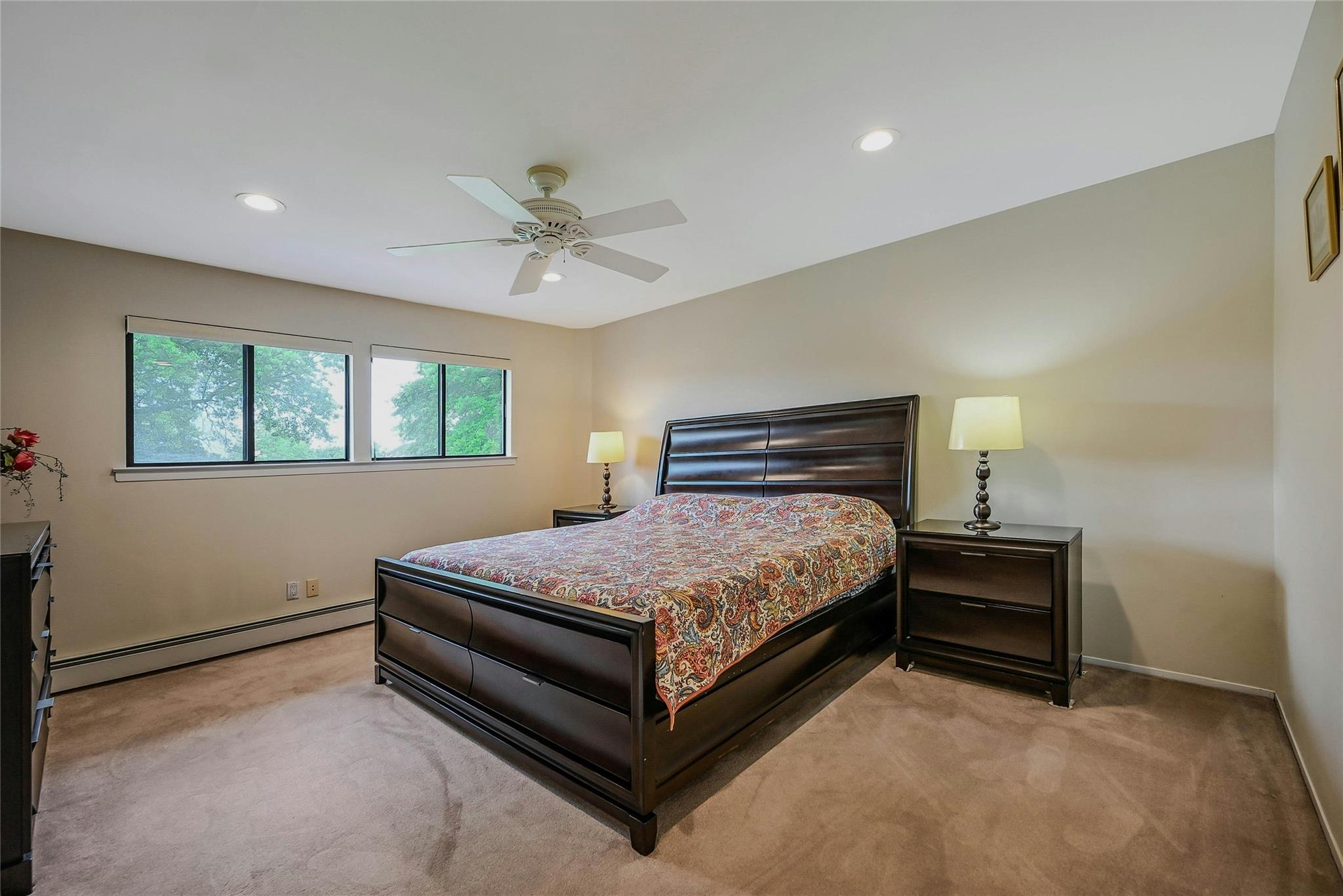 160 Coachman Place E